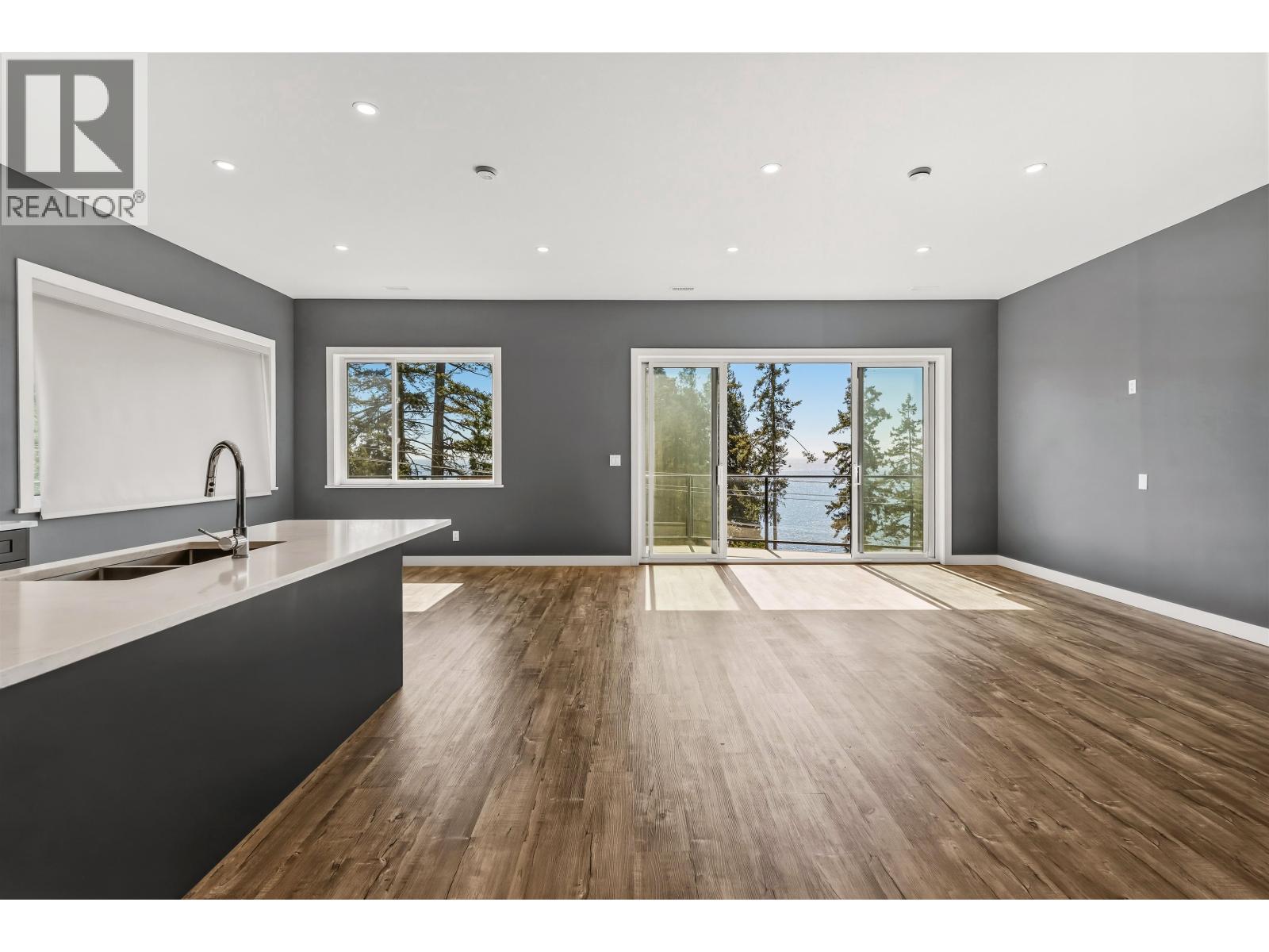 5957 BARNACLE PLACE, Sechelt