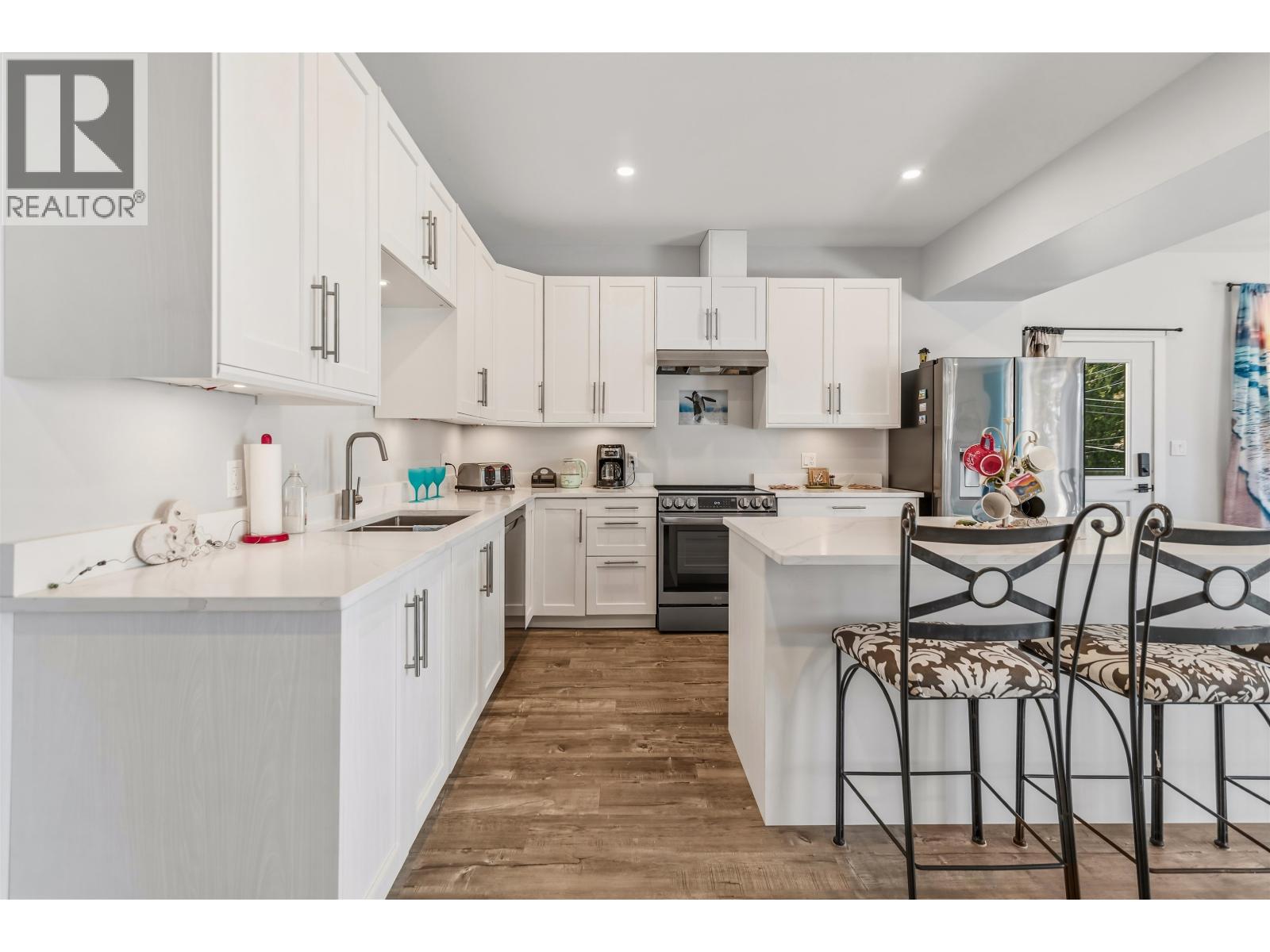 5957 BARNACLE PLACE, Sechelt