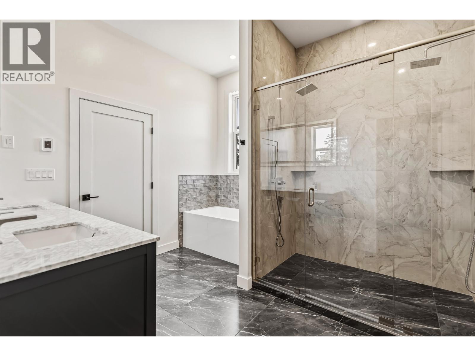 5957 BARNACLE PLACE, Sechelt