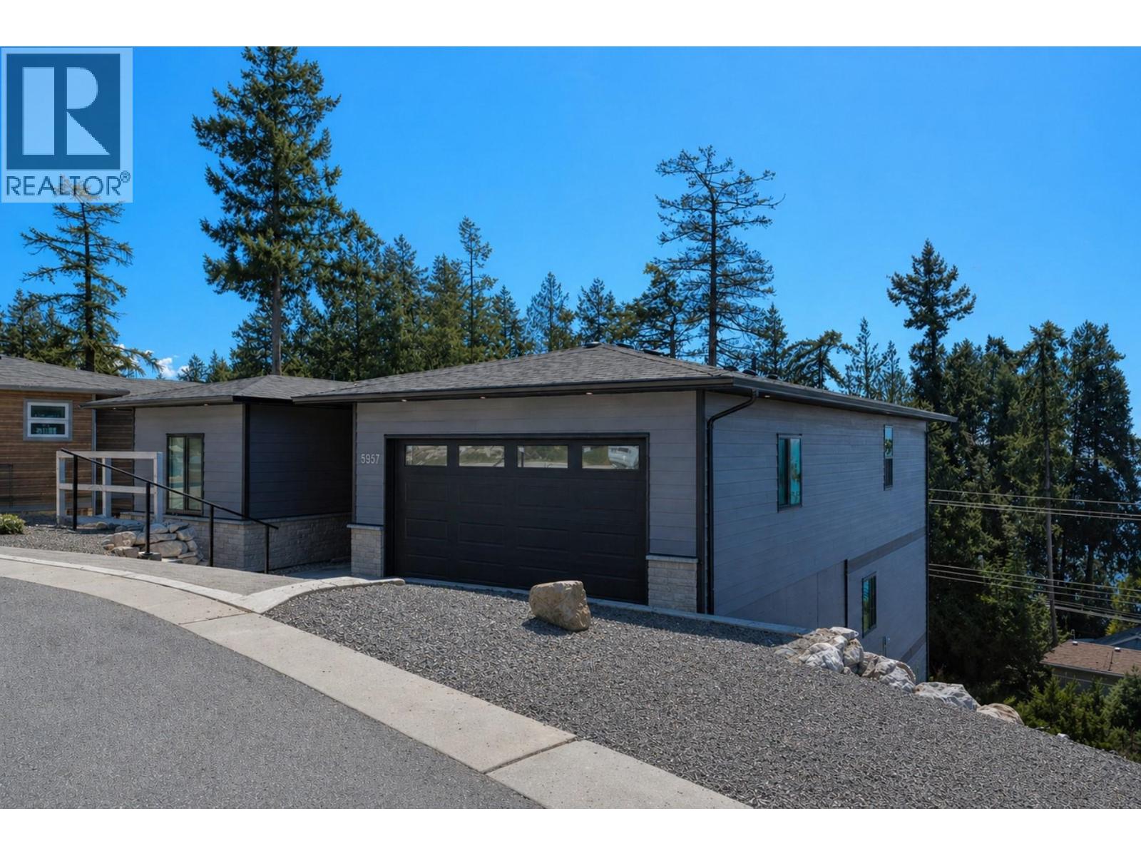 5957 BARNACLE PLACE, Sechelt