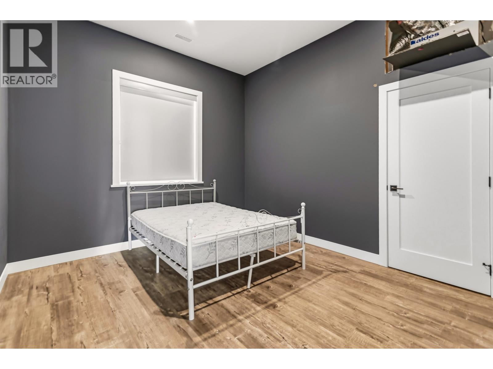 5957 BARNACLE PLACE, Sechelt