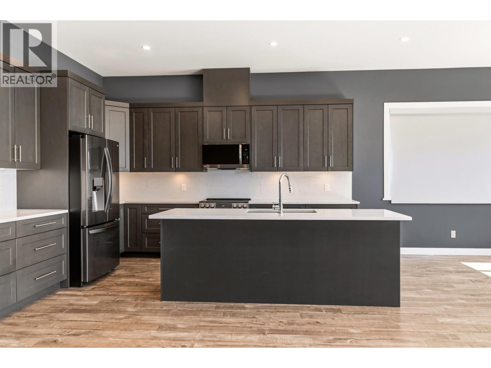 5957 BARNACLE PLACE, Sechelt