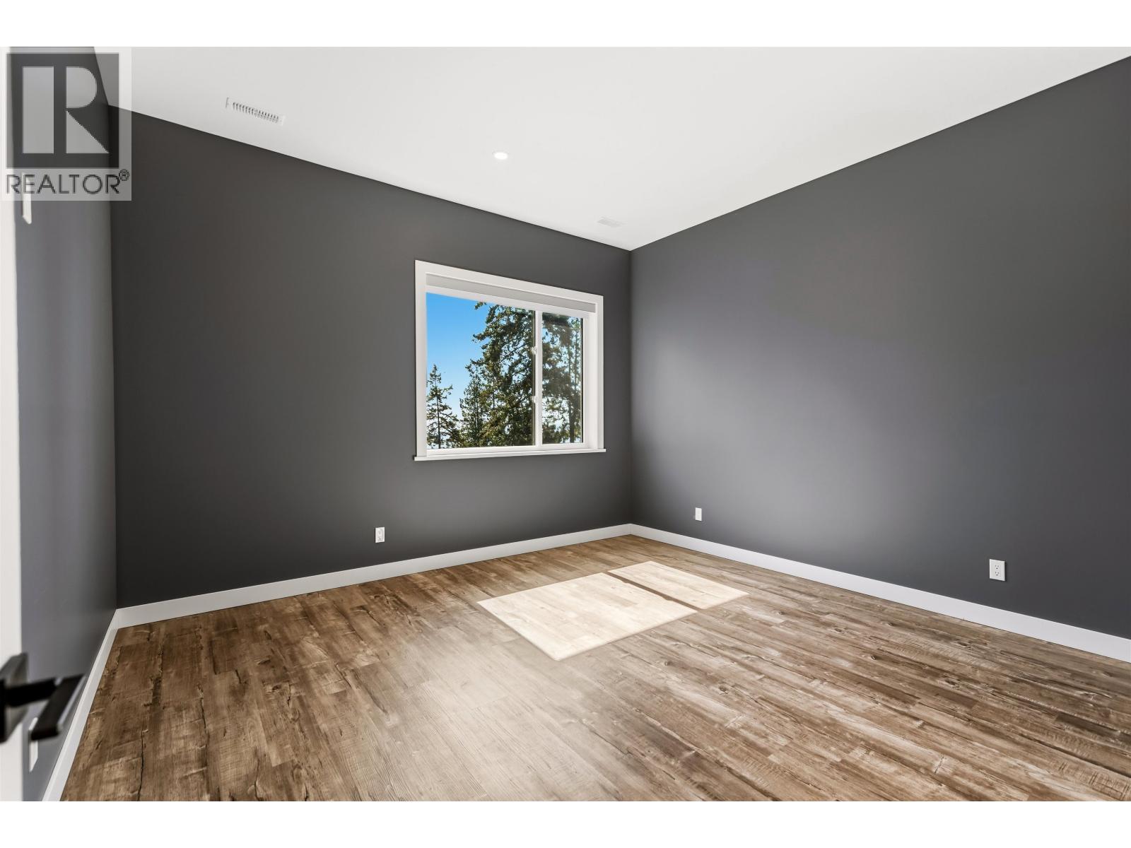 5957 BARNACLE PLACE, Sechelt