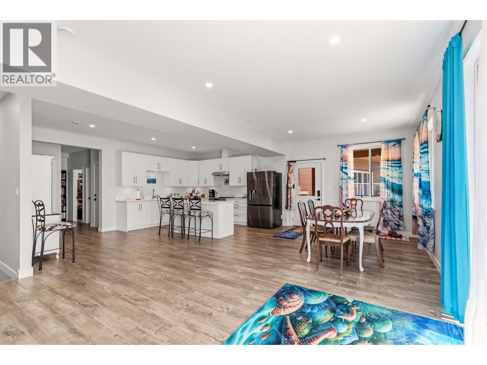 5957 BARNACLE PLACE, Sechelt