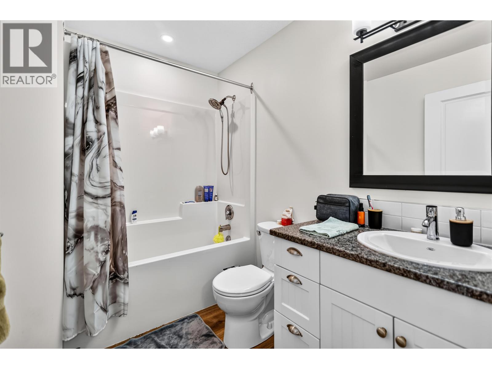 5797-5799 SANDY HOOK ROAD, Sechelt