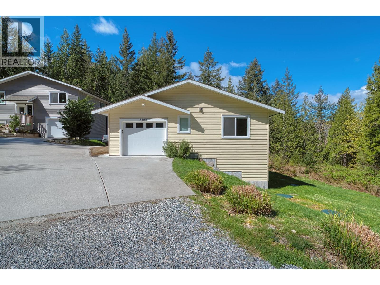 5797-5799 SANDY HOOK ROAD, Sechelt