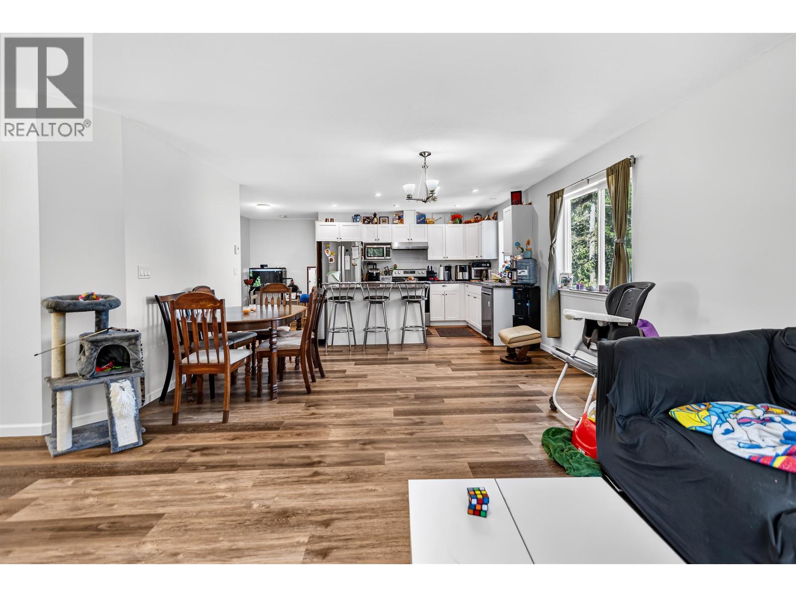 5797-5799 SANDY HOOK ROAD, Sechelt