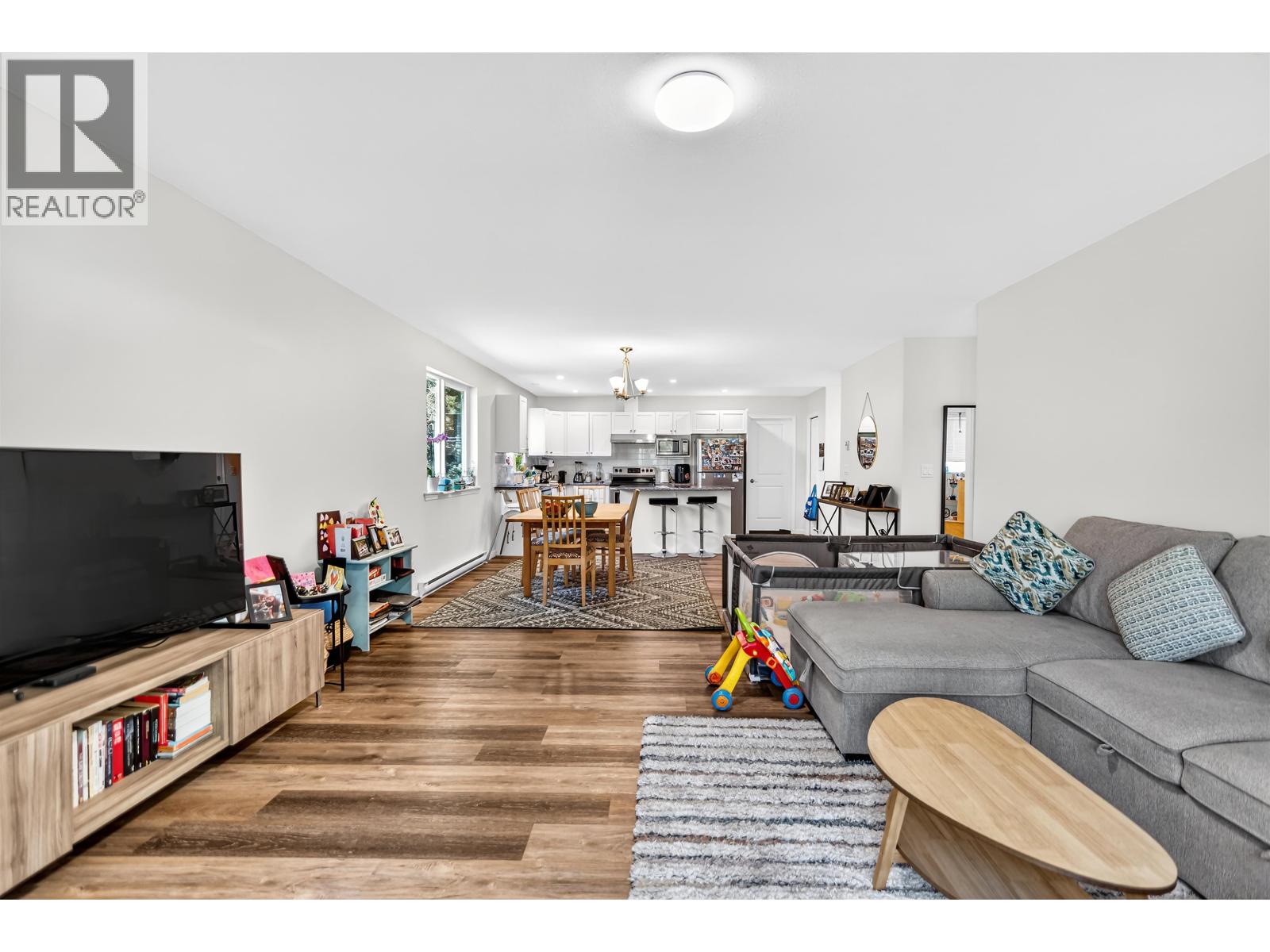 5797-5799 SANDY HOOK ROAD, Sechelt