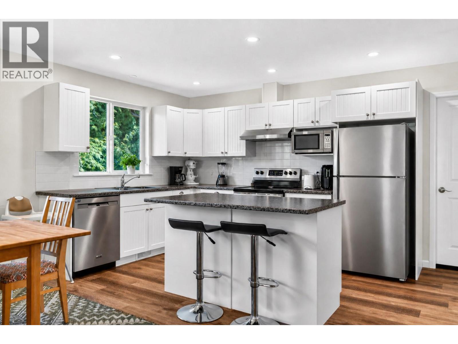 5797-5799 SANDY HOOK ROAD, Sechelt