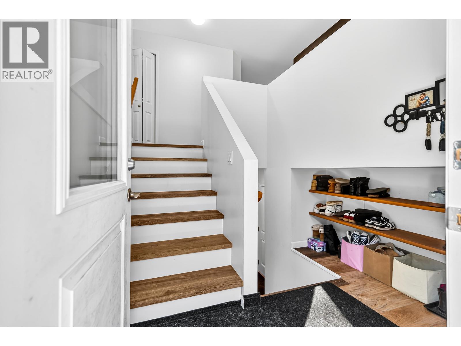 5797-5799 SANDY HOOK ROAD, Sechelt