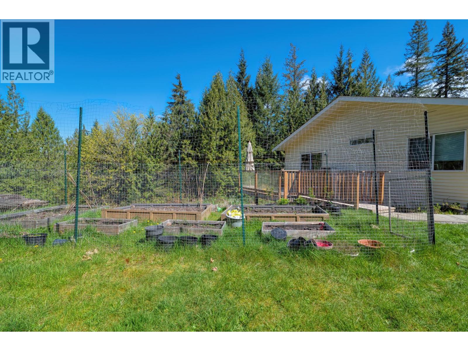 5797-5799 SANDY HOOK ROAD, Sechelt