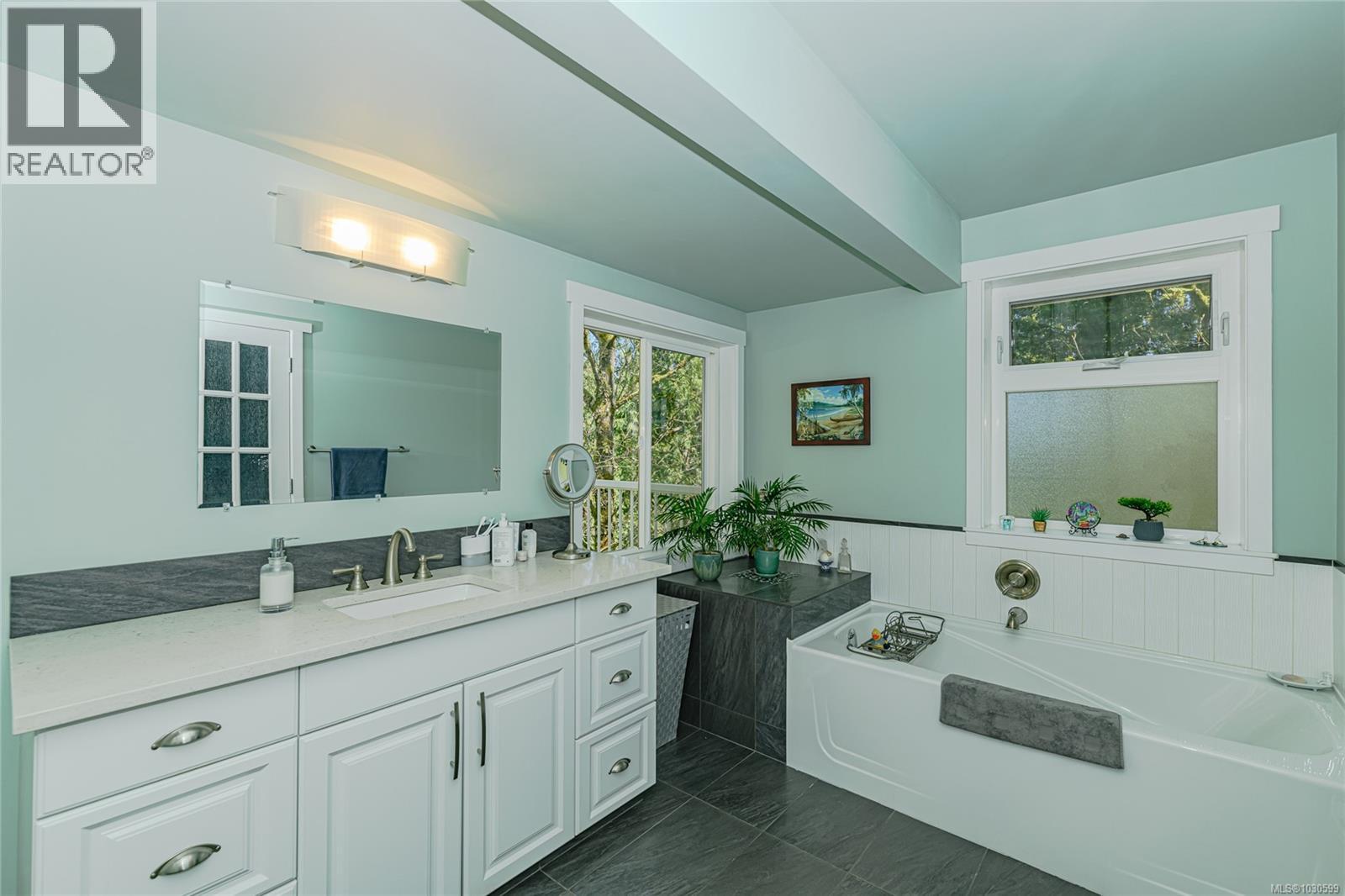 170 Woodland Dr, Salt Spring