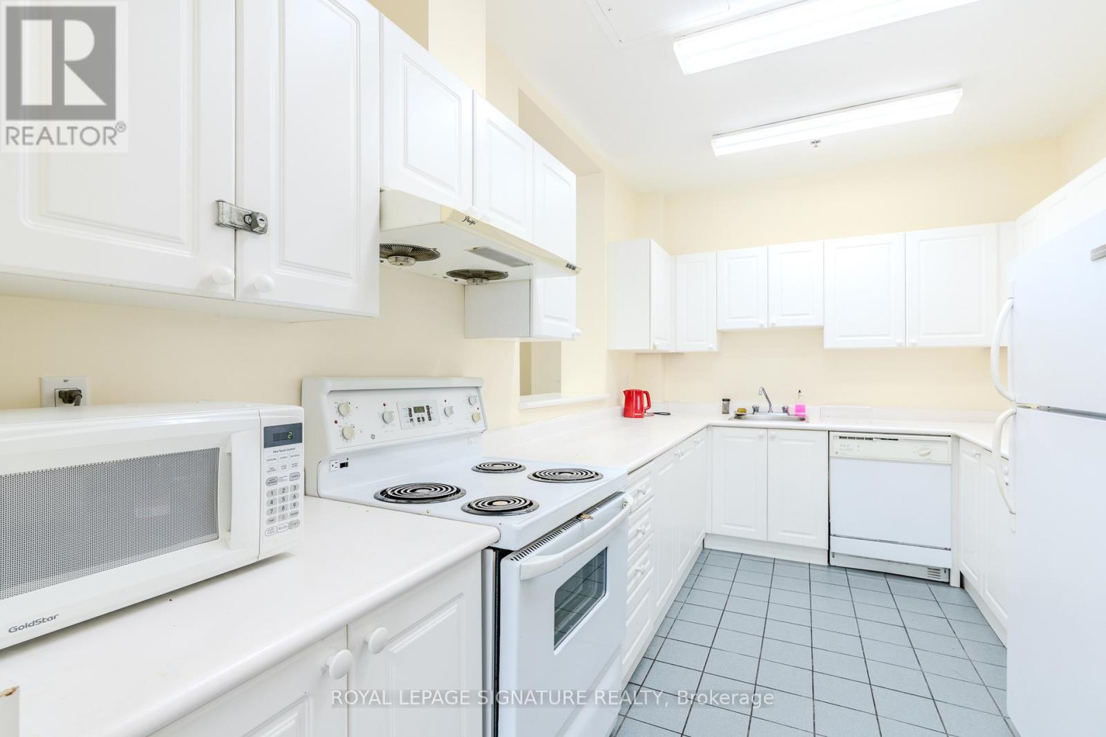 #1203 1 LEE CENTRE DRIVE - 22