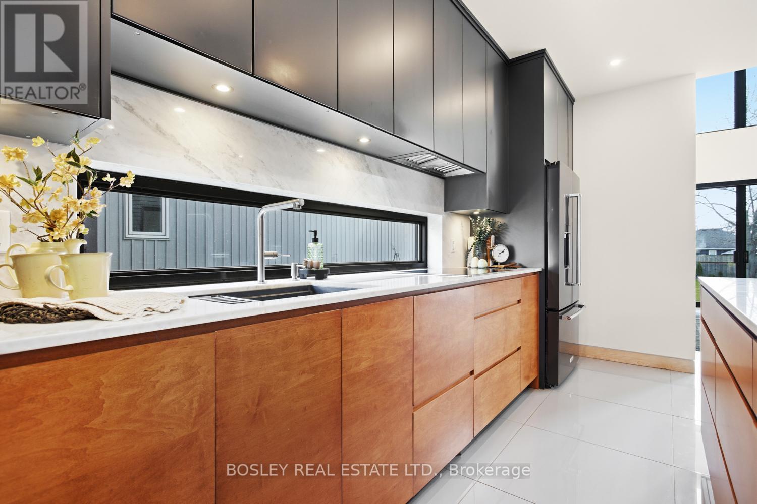 271B TWEED STREET - 14