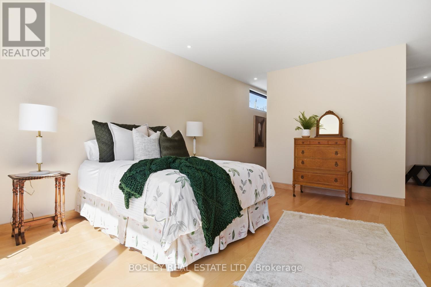 271B TWEED STREET - 32