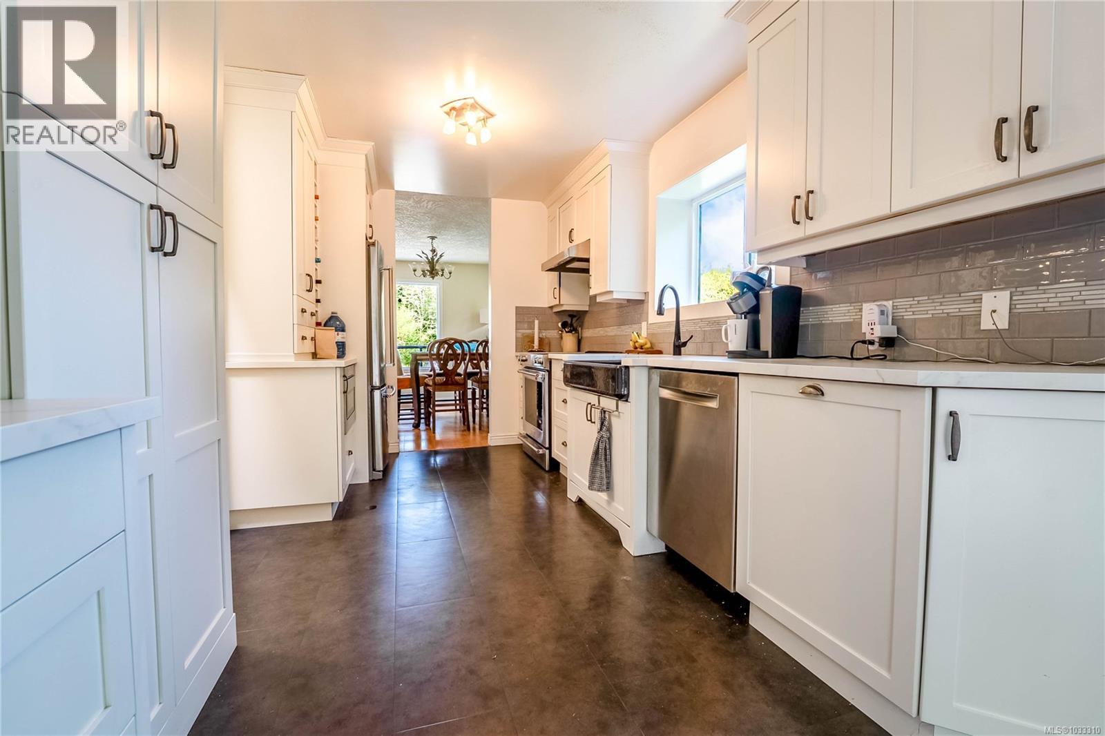 6767 Foreman Heights Dr, Sooke