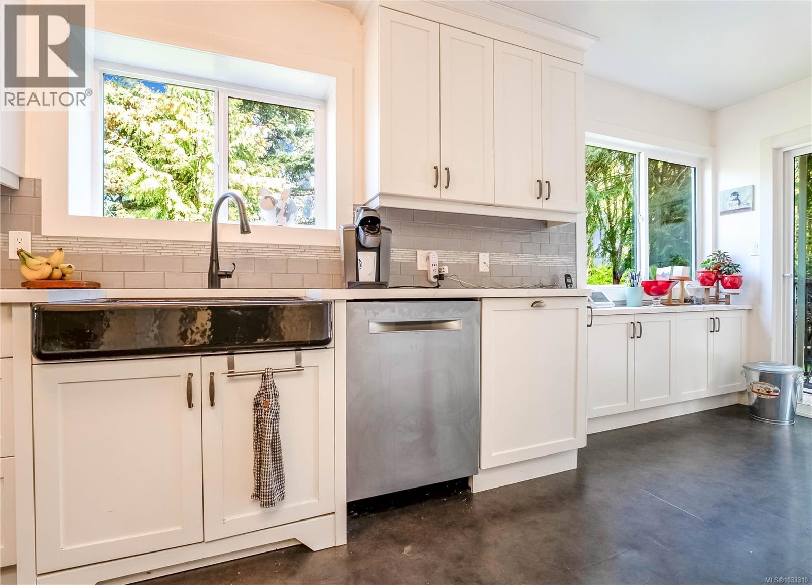 6767 Foreman Heights Dr, Sooke