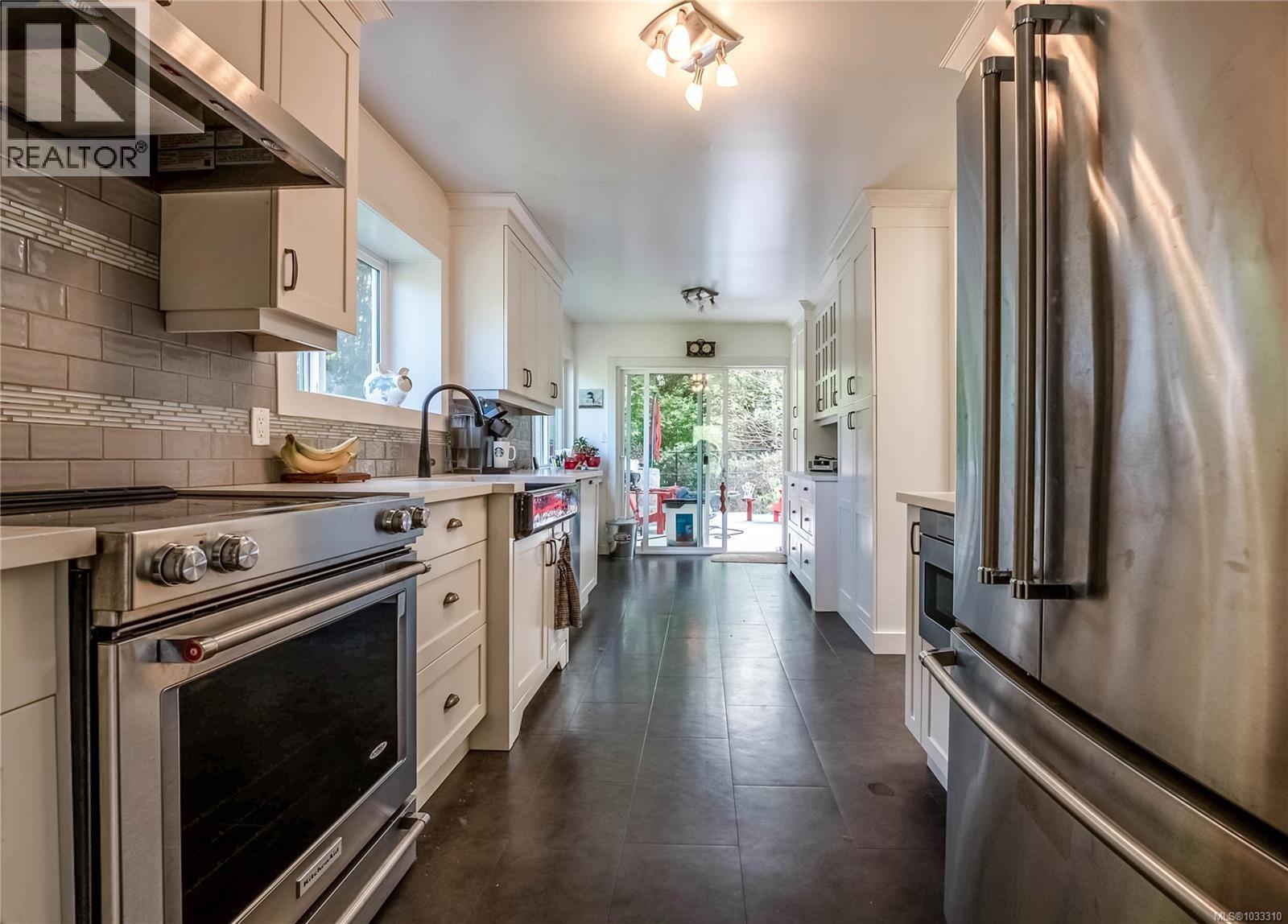 6767 Foreman Heights Dr, Sooke