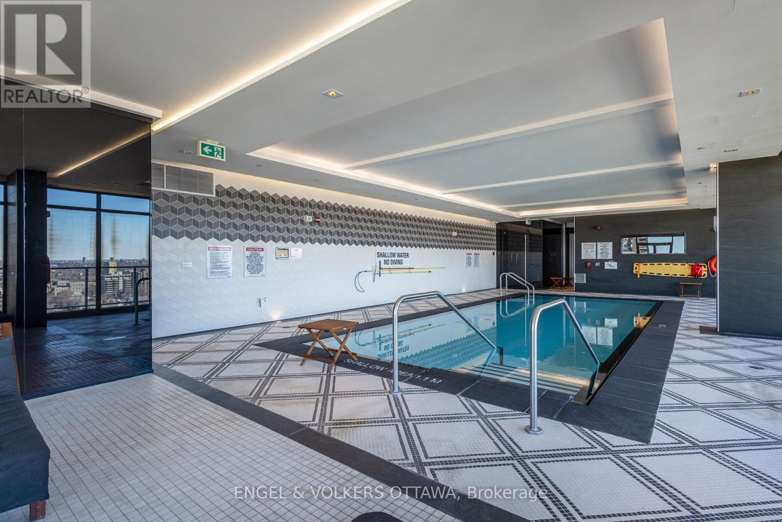 #302 255 BAY STREET - 46
