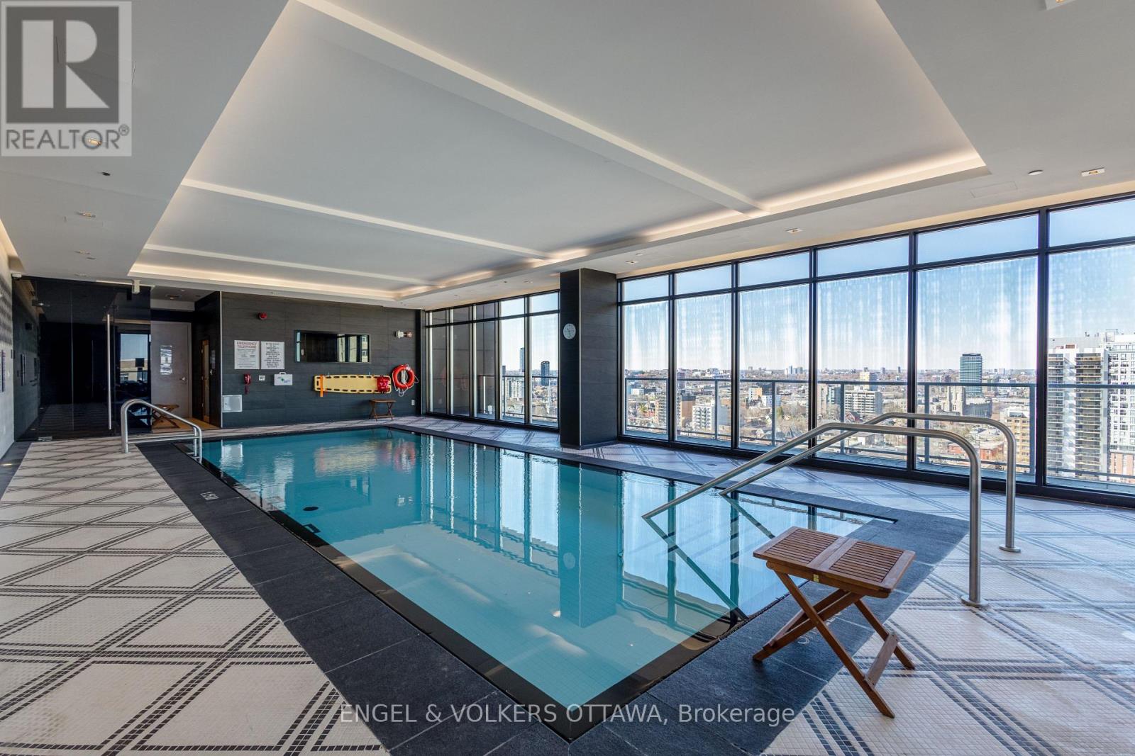 #302 255 BAY STREET - 45
