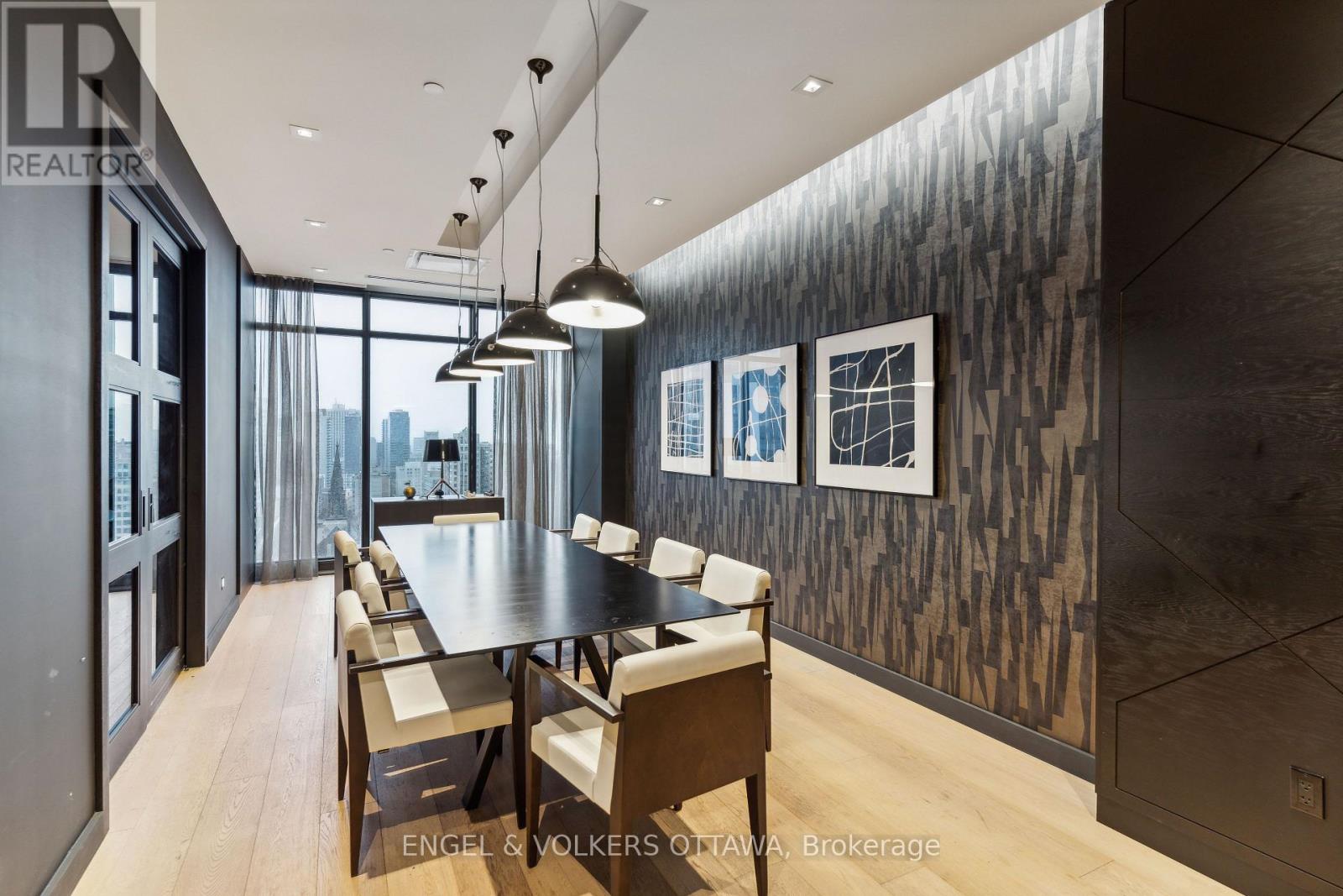 #302 255 BAY STREET - 41