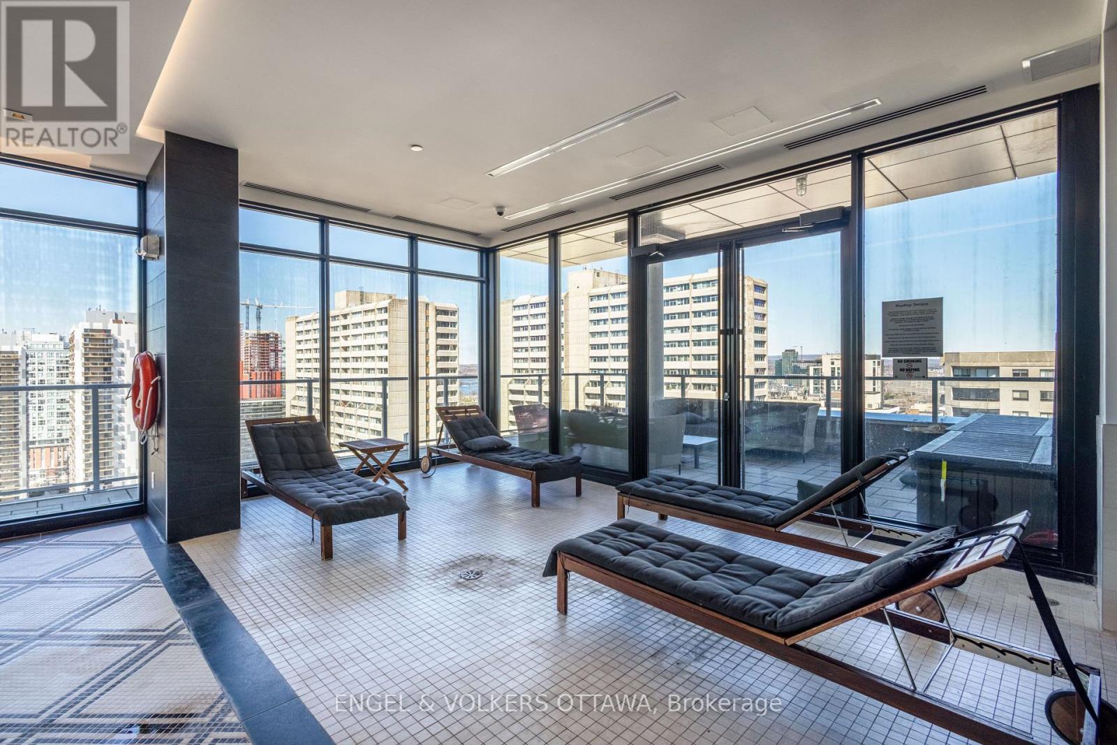 #302 255 BAY STREET - 47