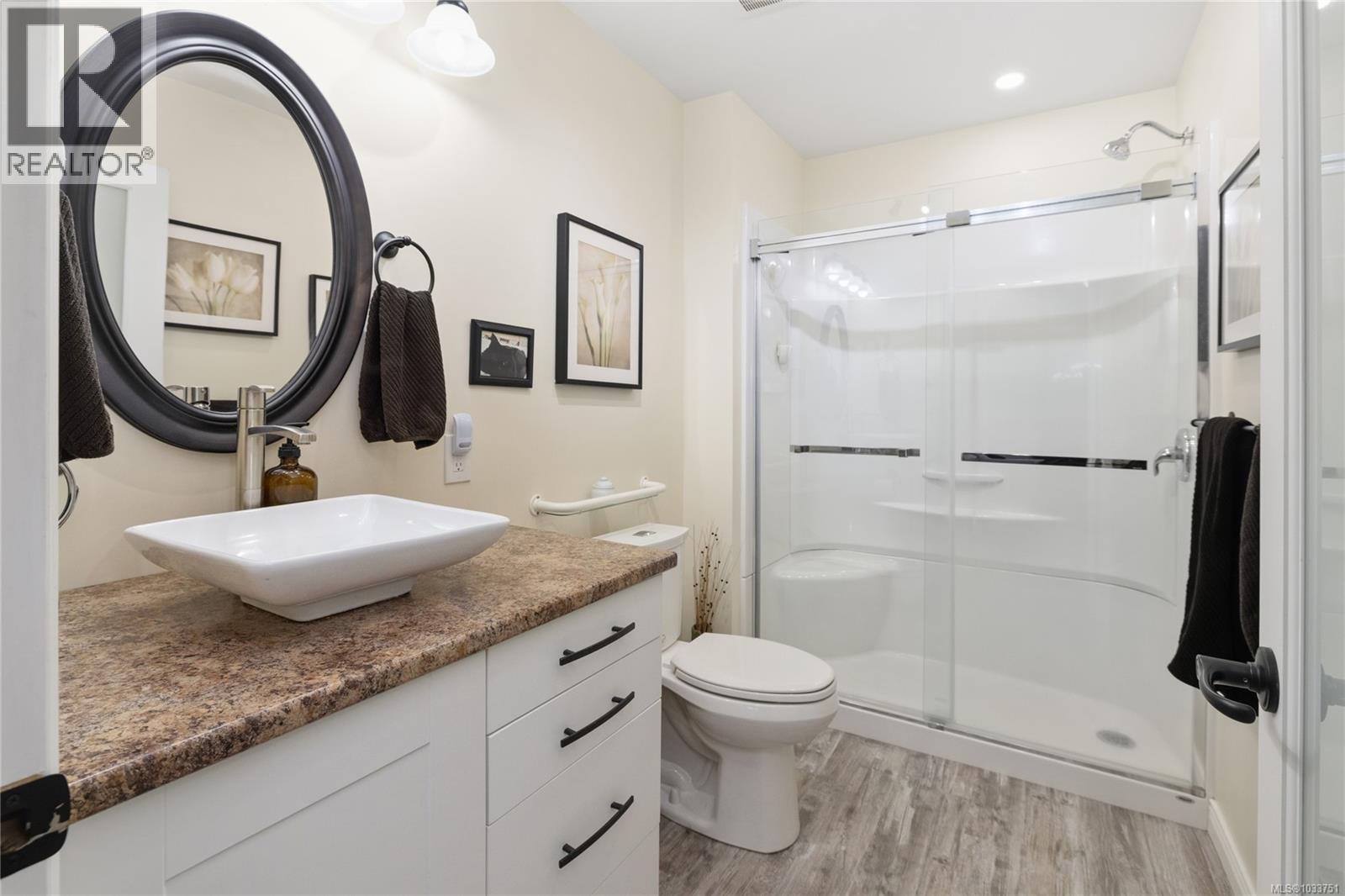 E 5784 Lakes Rd, Duncan