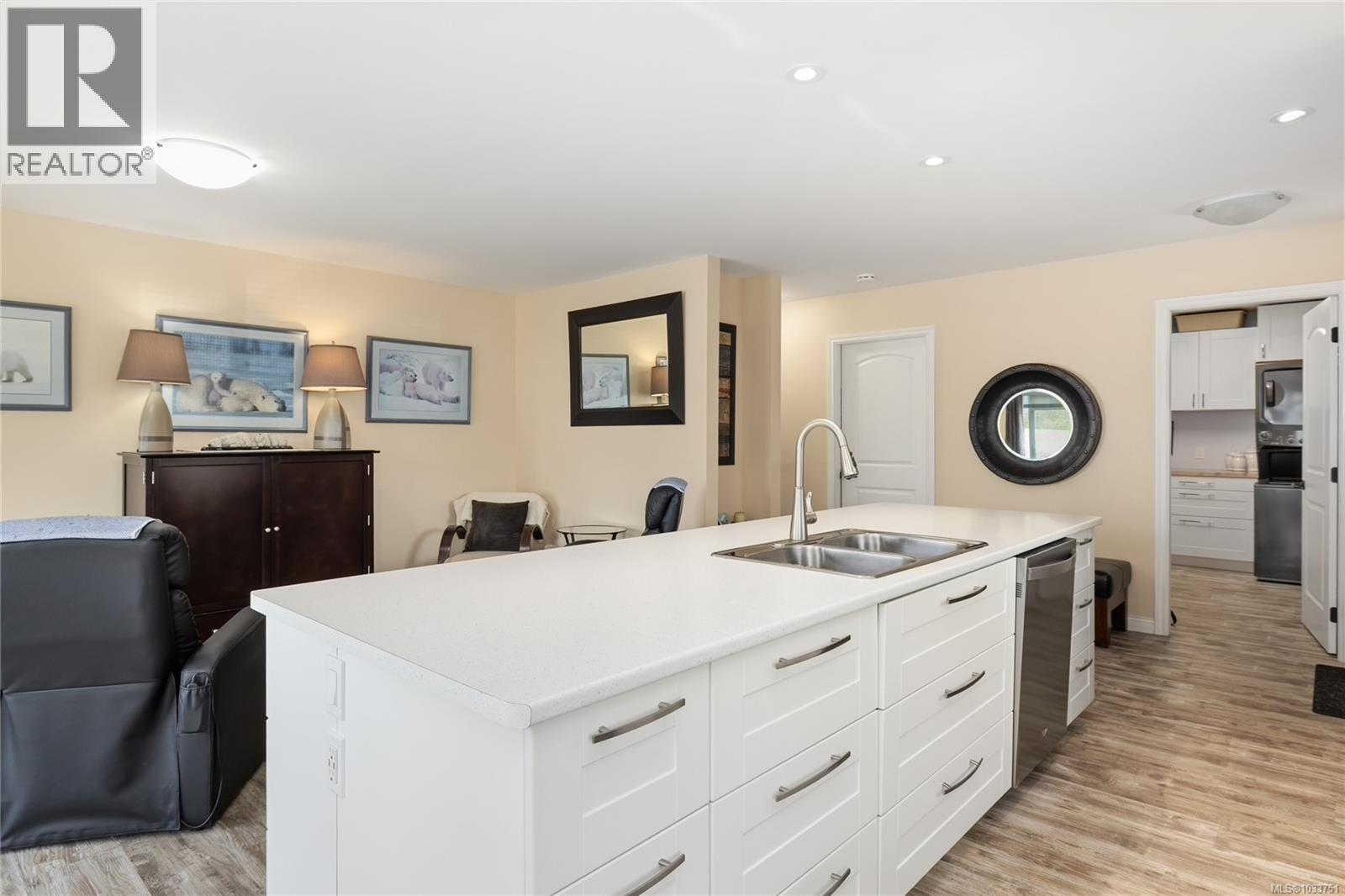 E 5784 Lakes Rd, Duncan