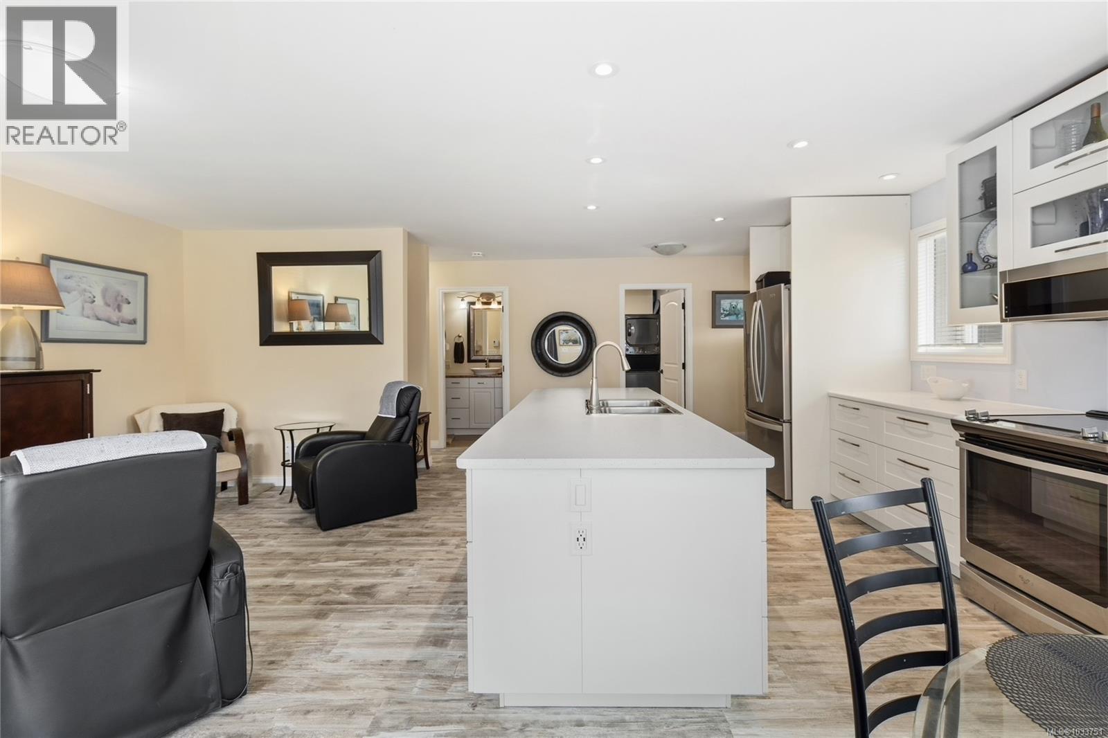 E 5784 Lakes Rd, Duncan