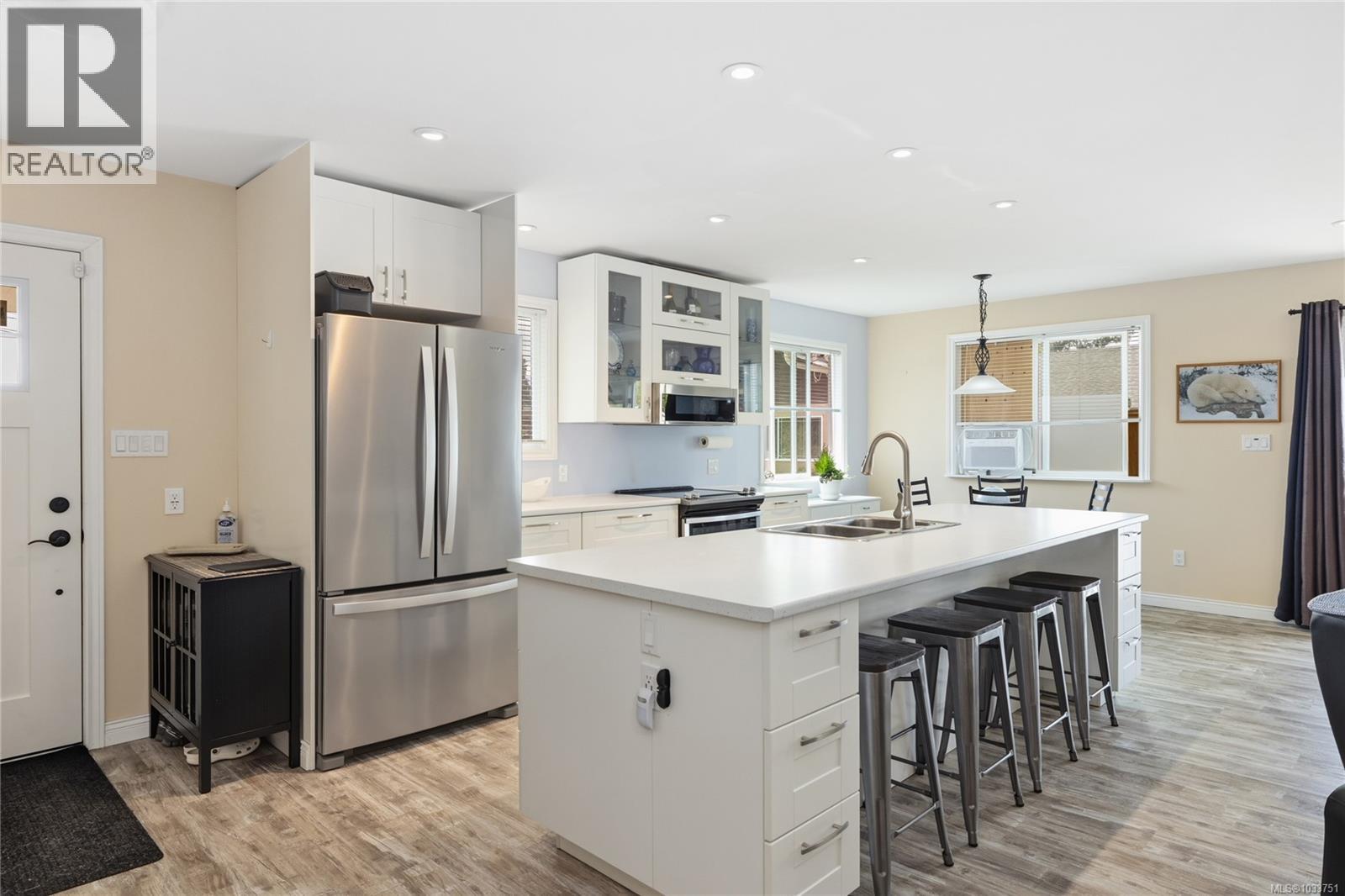 E 5784 Lakes Rd, Duncan