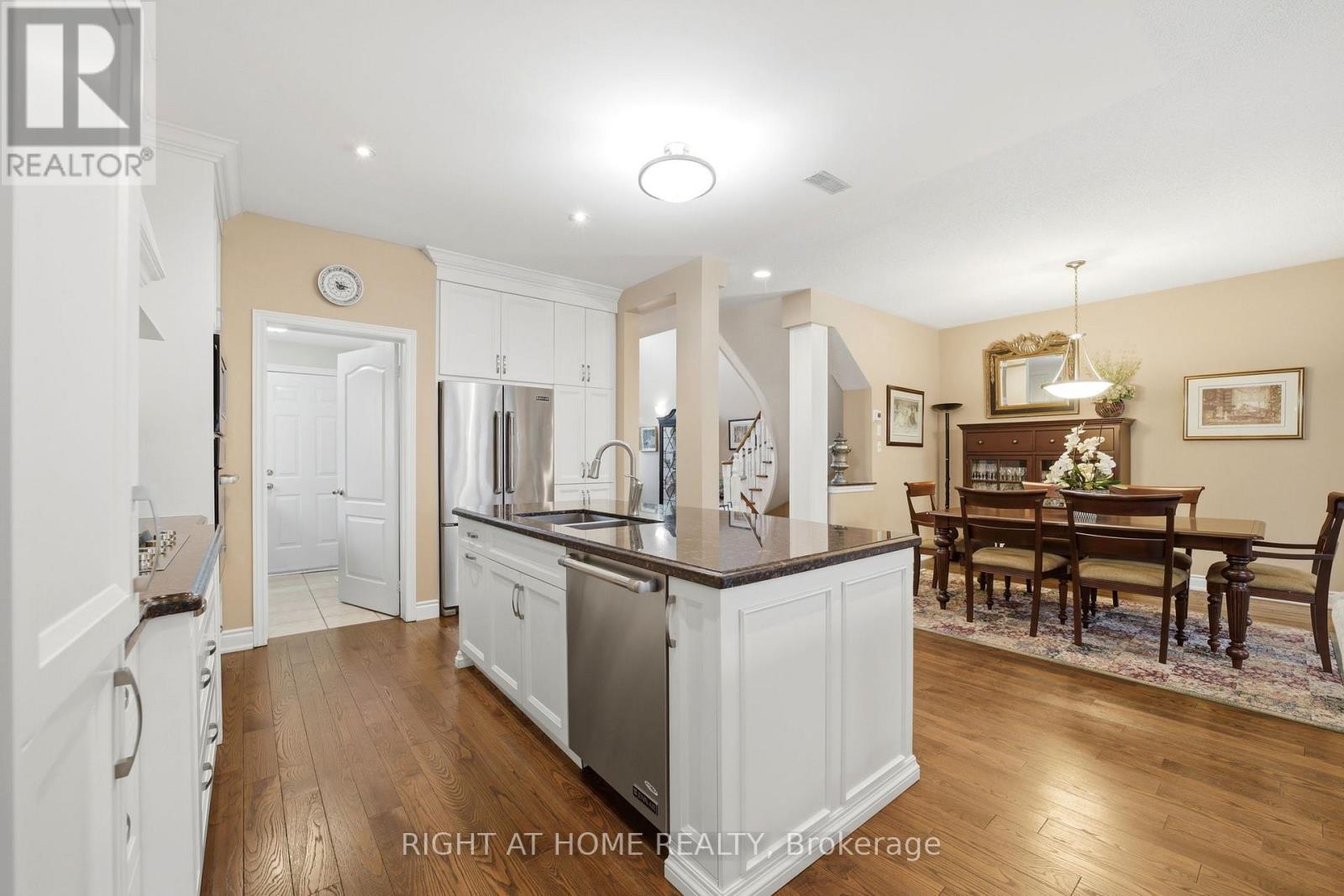 2121 PINEVALLEY CRESCENT - 12