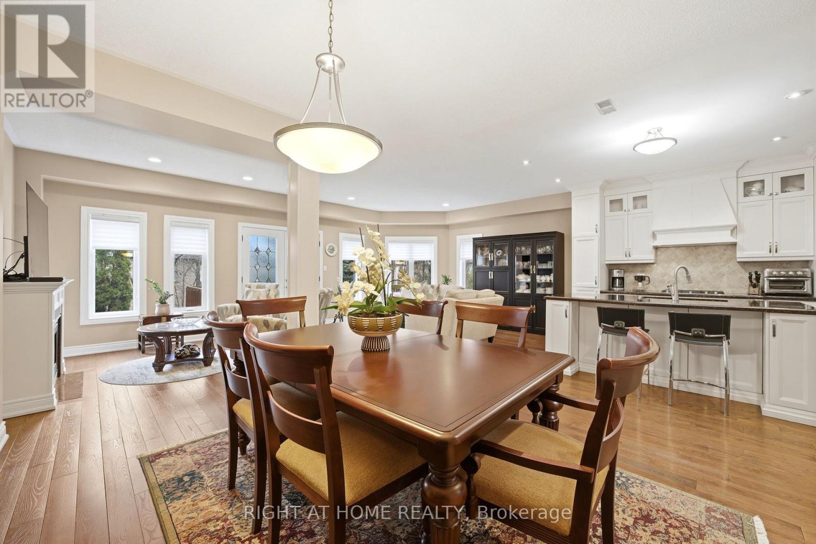 2121 PINEVALLEY CRESCENT - 15