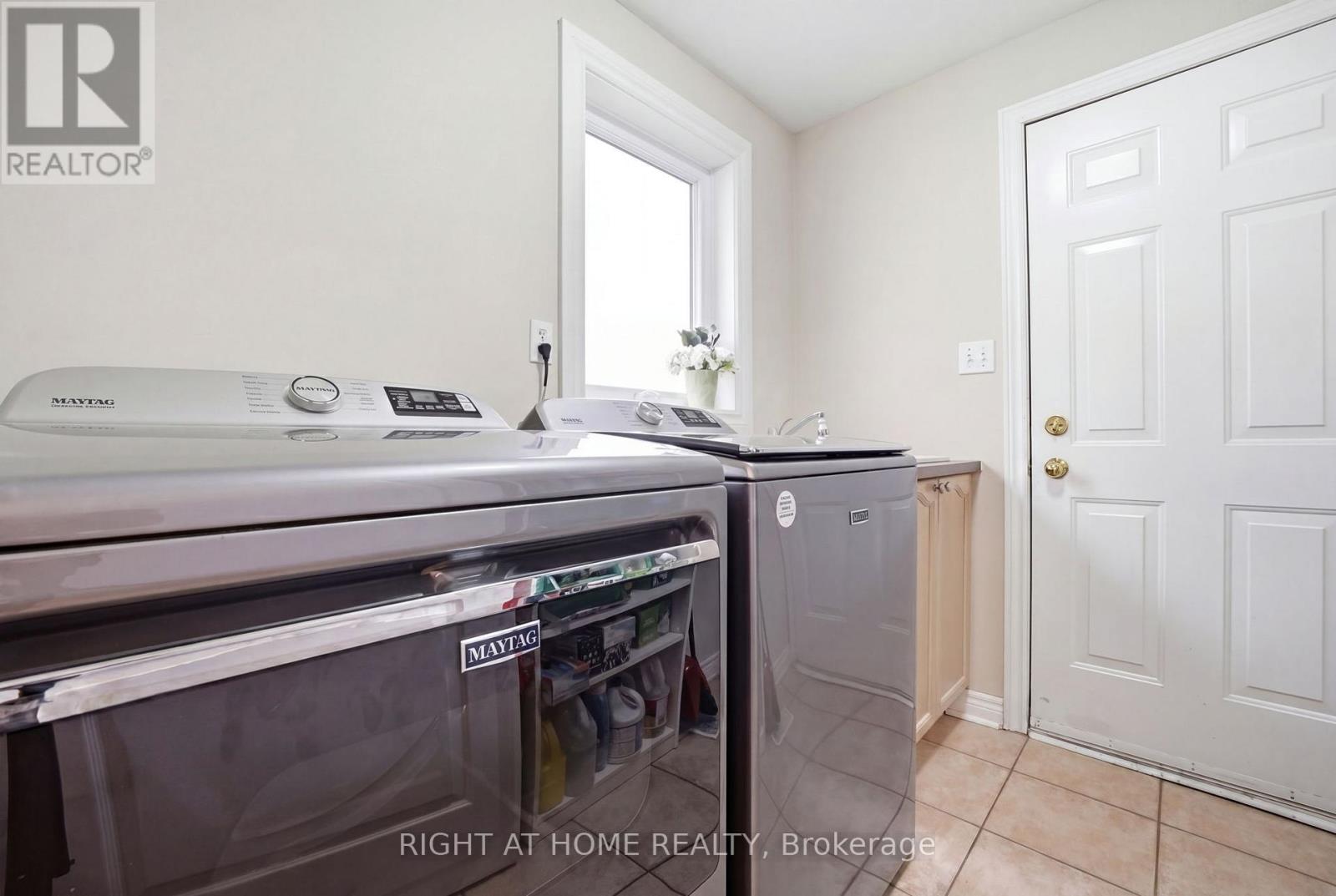 2121 PINEVALLEY CRESCENT - 16