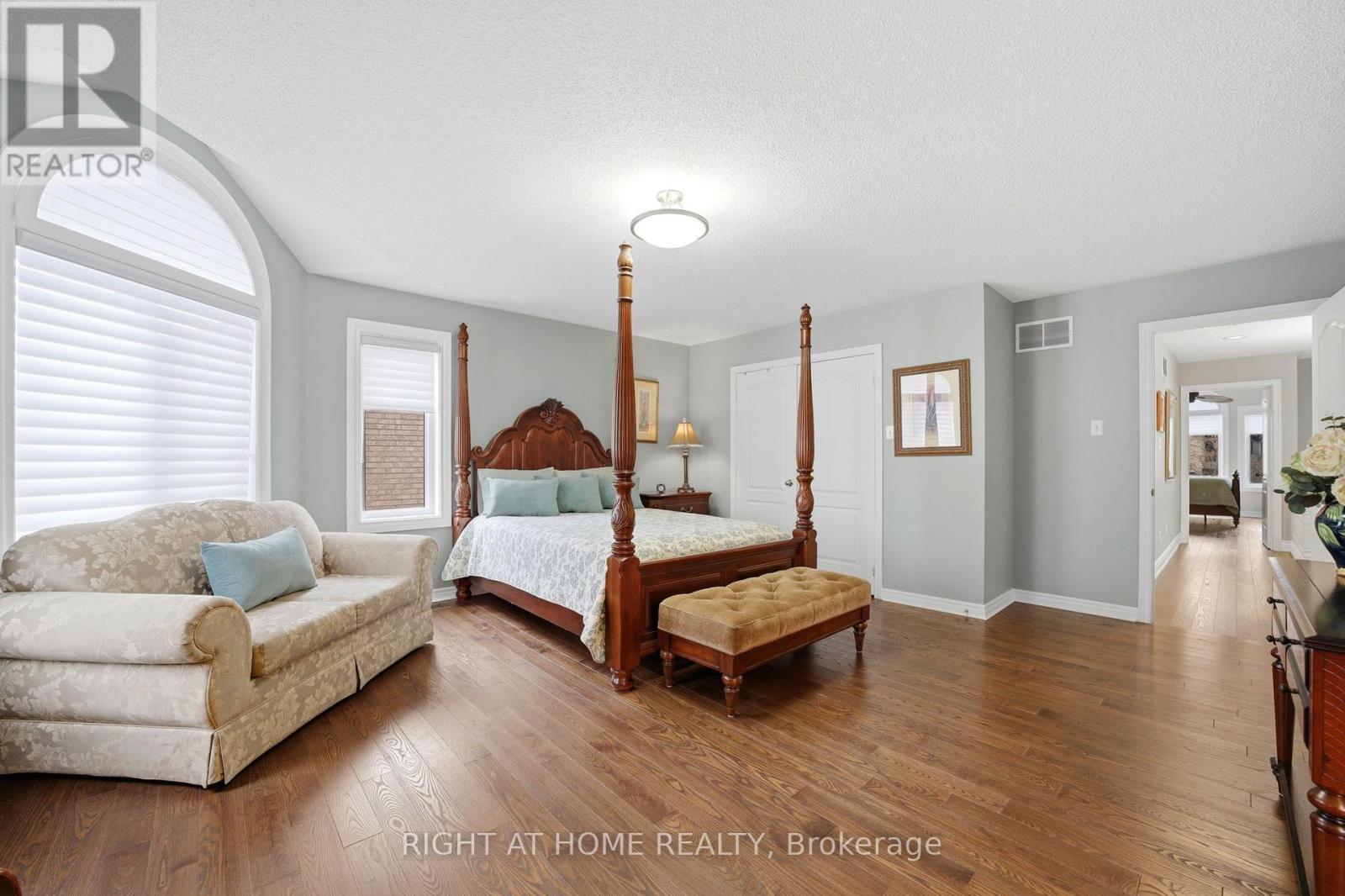 2121 PINEVALLEY CRESCENT - 20