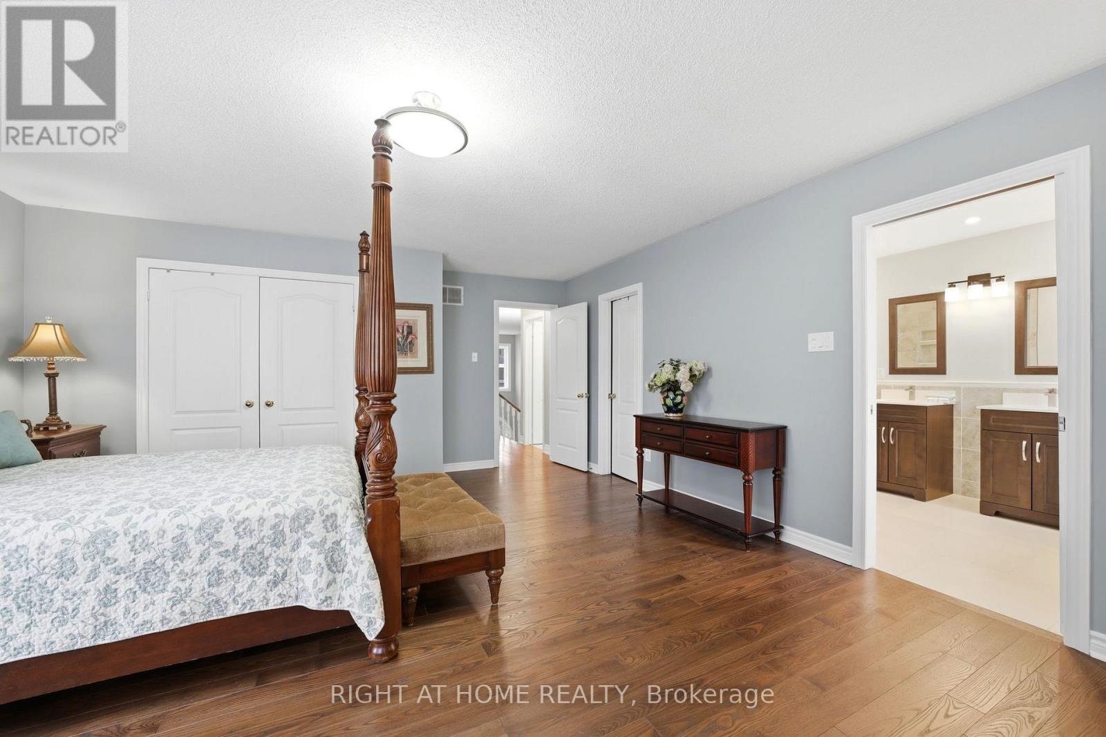 2121 PINEVALLEY CRESCENT - 21