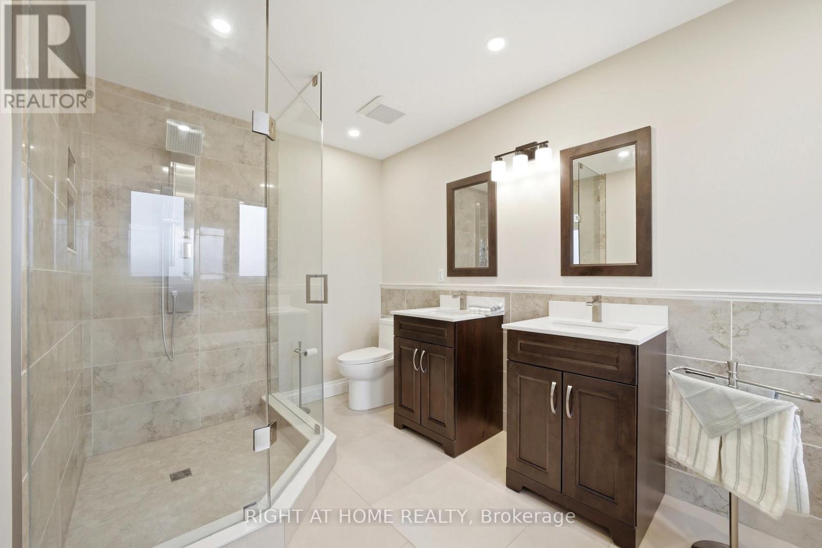2121 PINEVALLEY CRESCENT - 22