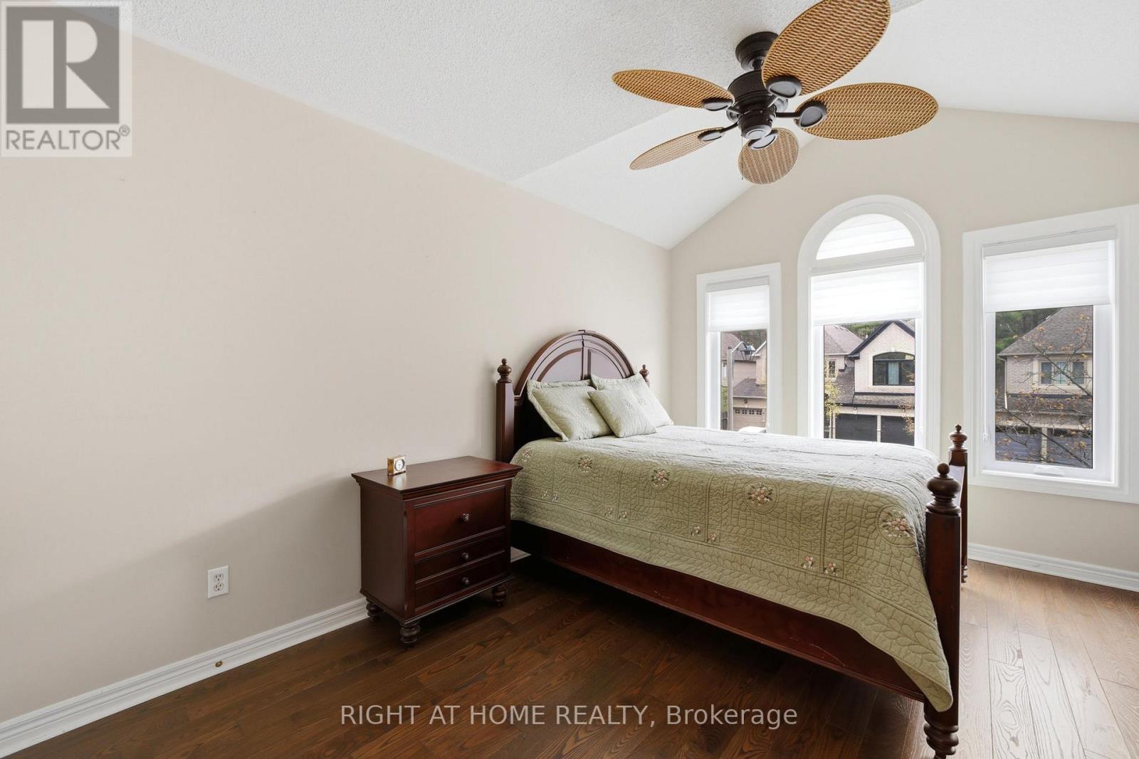 2121 PINEVALLEY CRESCENT - 24