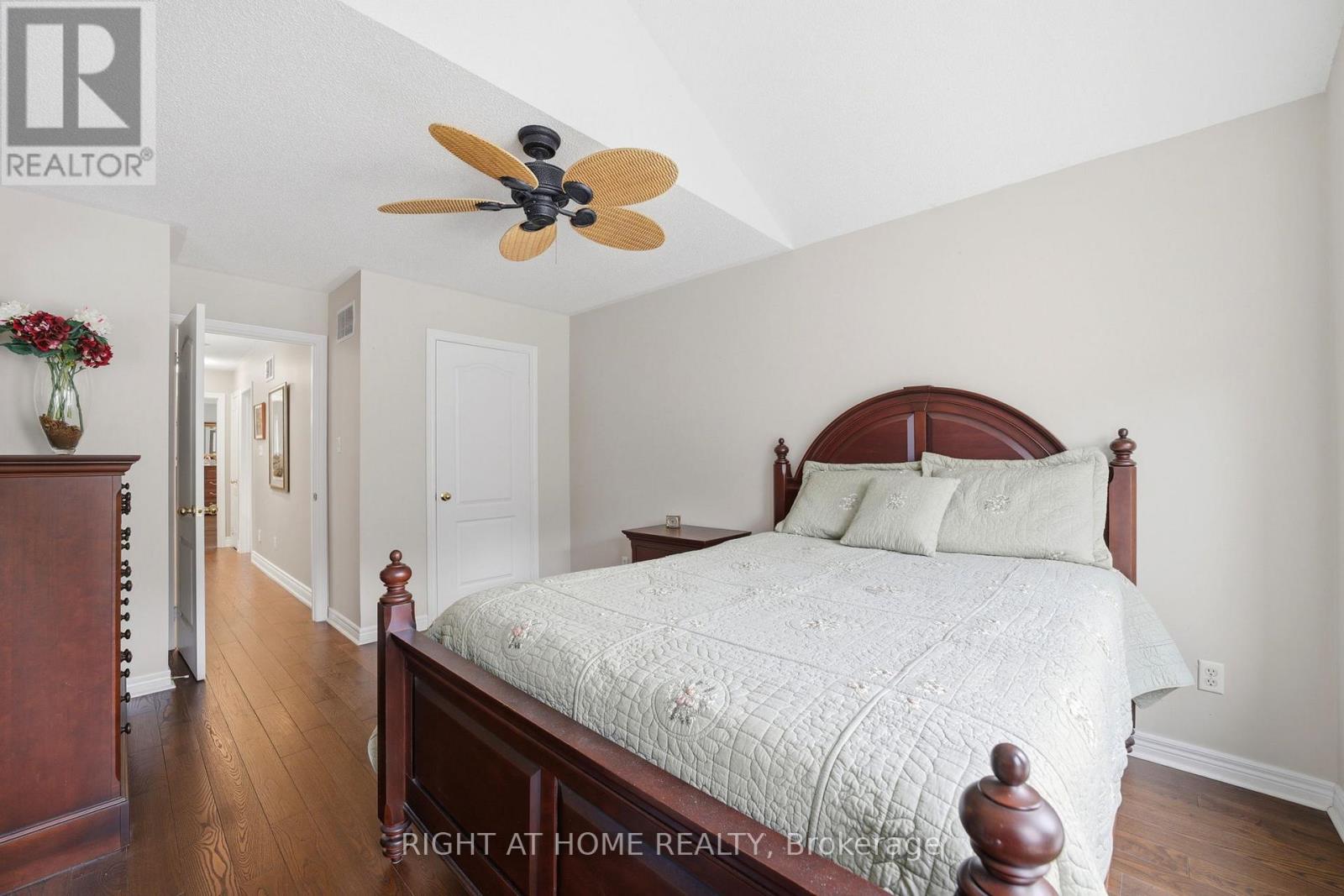 2121 PINEVALLEY CRESCENT - 25