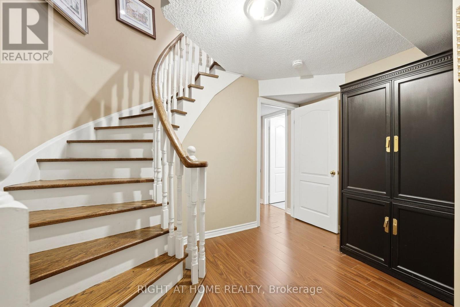 2121 PINEVALLEY CRESCENT - 30