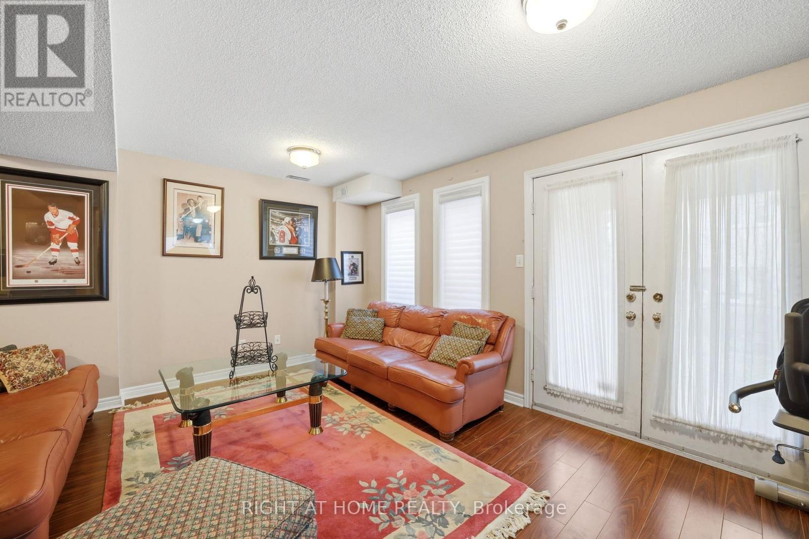 2121 PINEVALLEY CRESCENT - 32