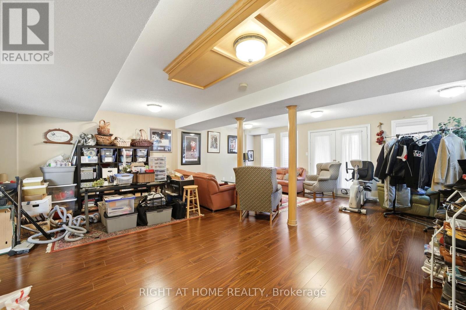2121 PINEVALLEY CRESCENT - 33