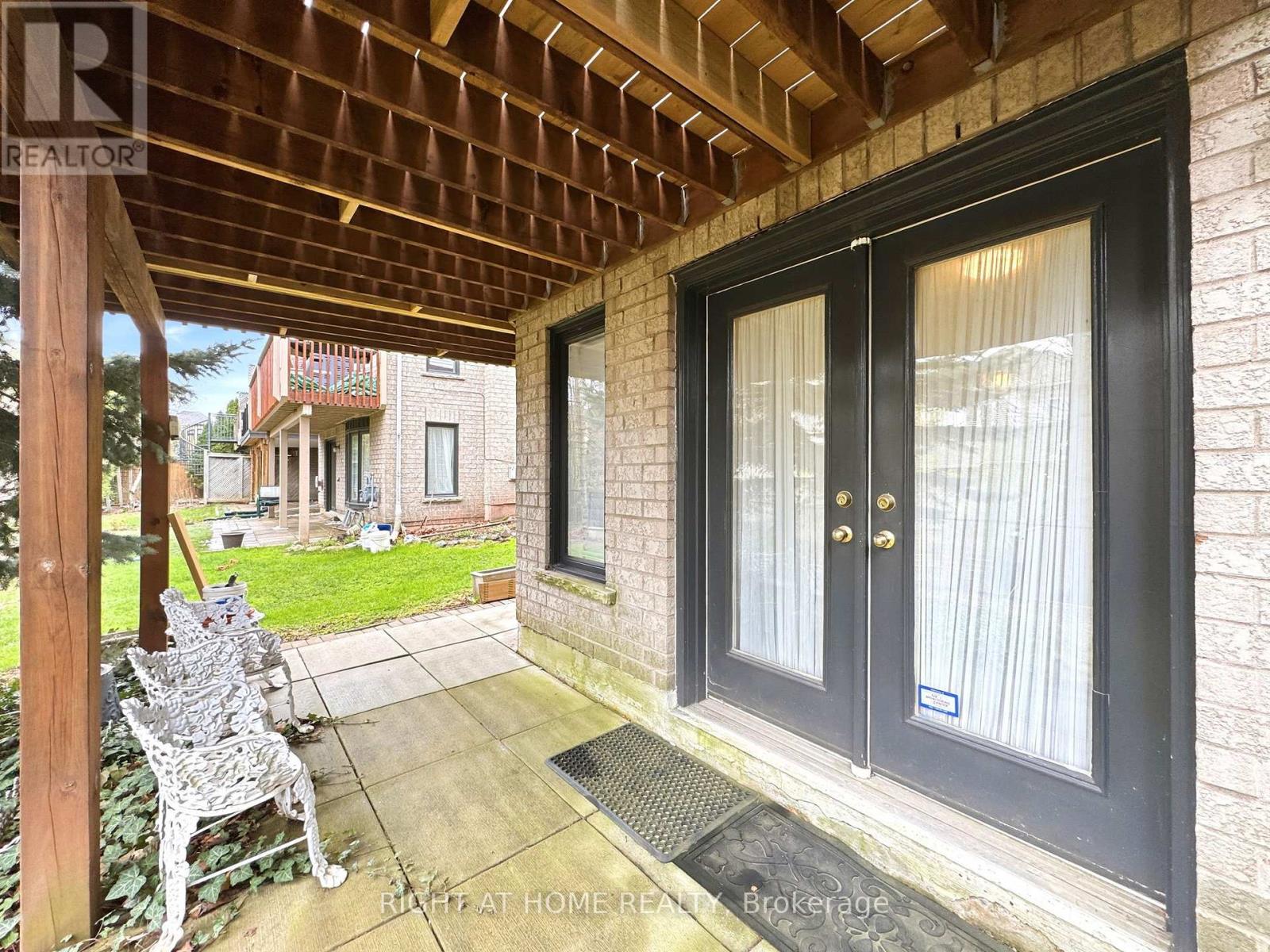 2121 PINEVALLEY CRESCENT - 34