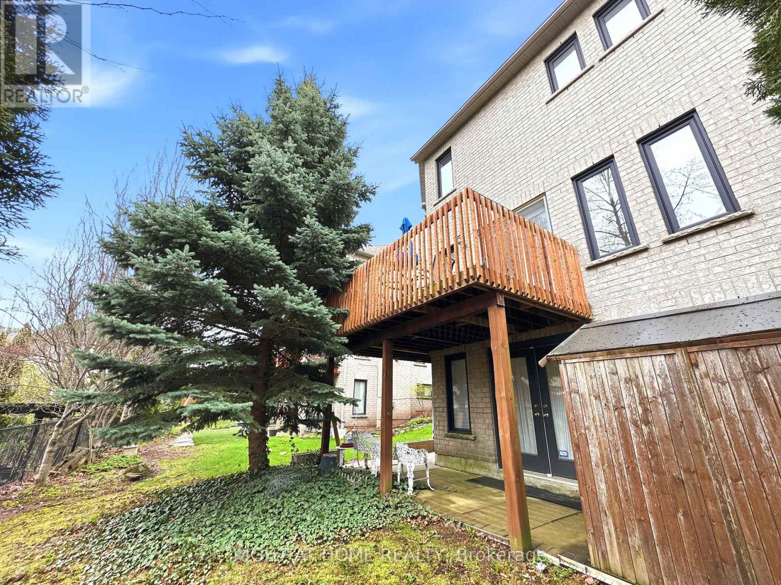 2121 PINEVALLEY CRESCENT - 37