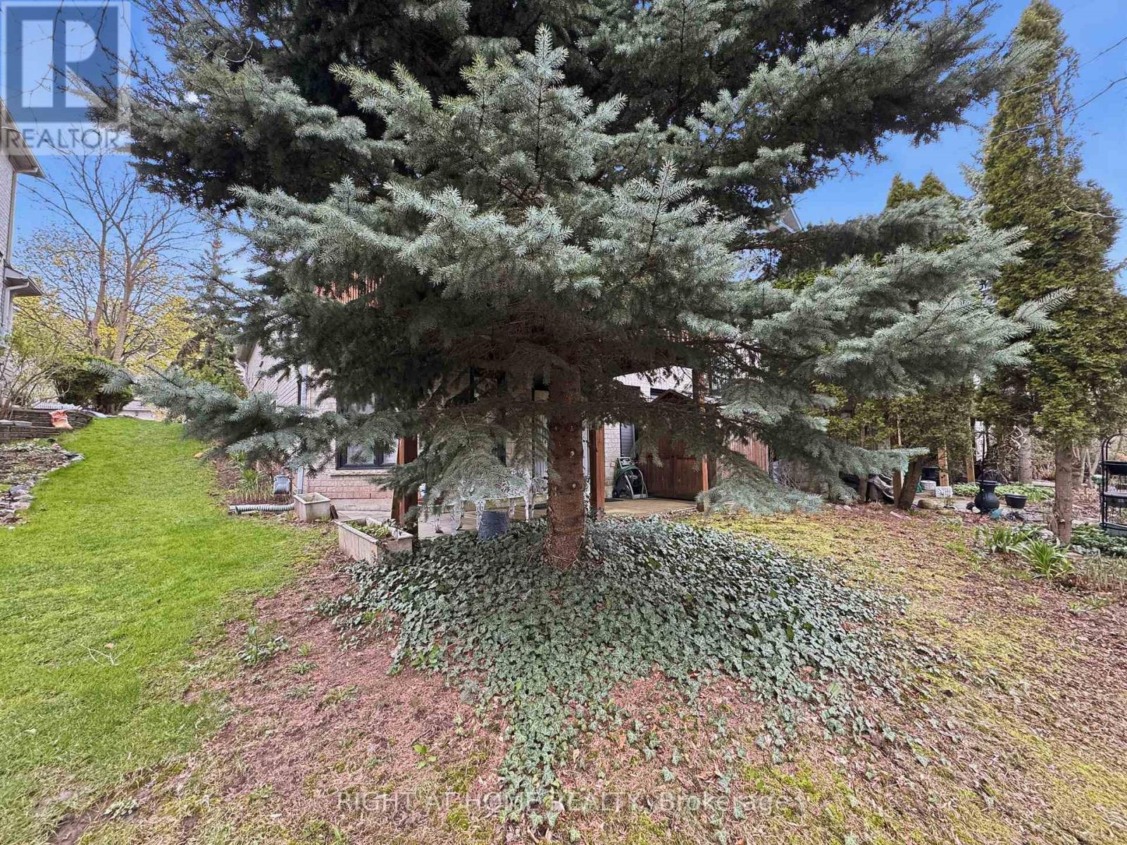 2121 PINEVALLEY CRESCENT - 39