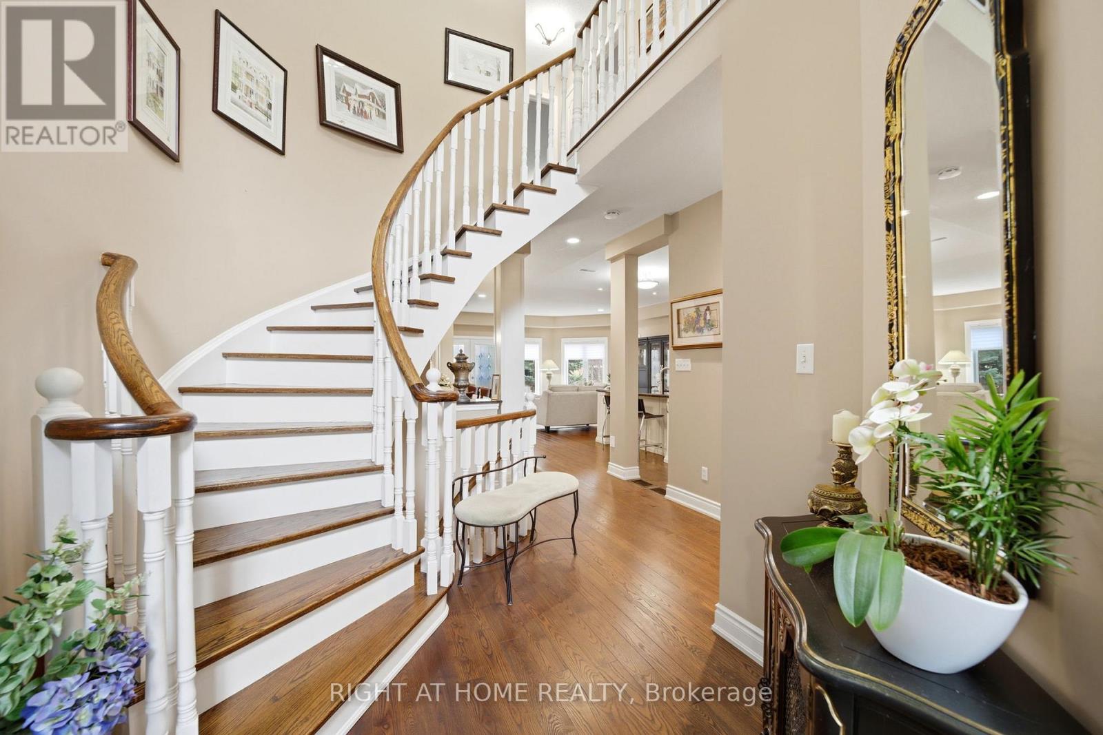 2121 PINEVALLEY CRESCENT - 4