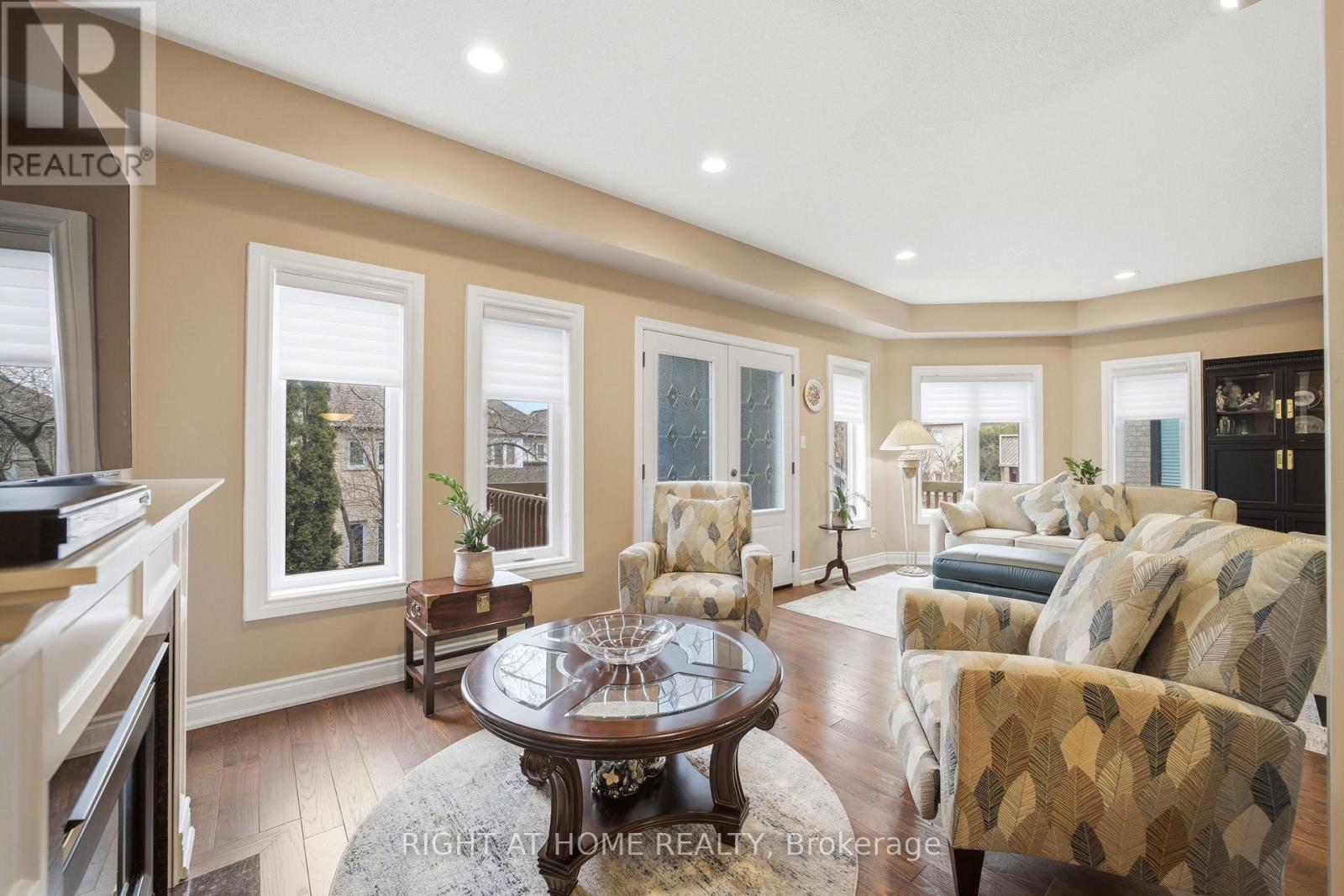 2121 PINEVALLEY CRESCENT - 5