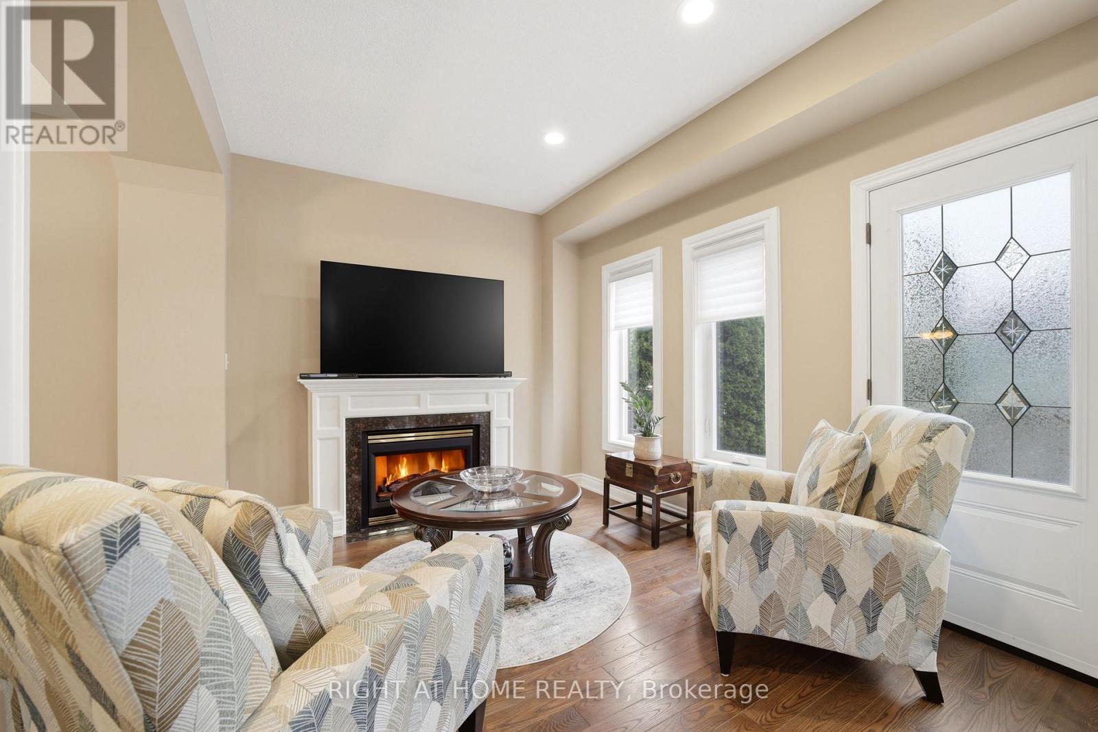 2121 PINEVALLEY CRESCENT - 7