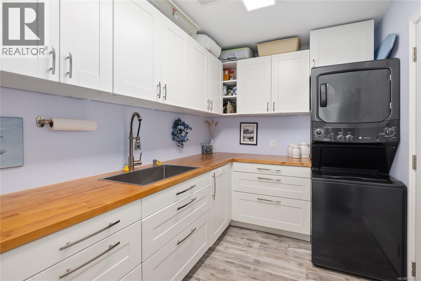 E 5784 Lakes Rd, Duncan