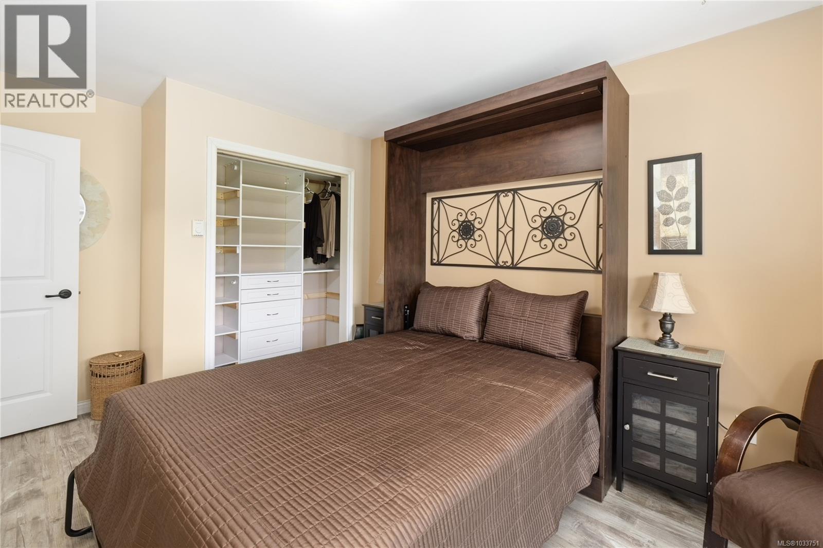 E 5784 Lakes Rd, Duncan