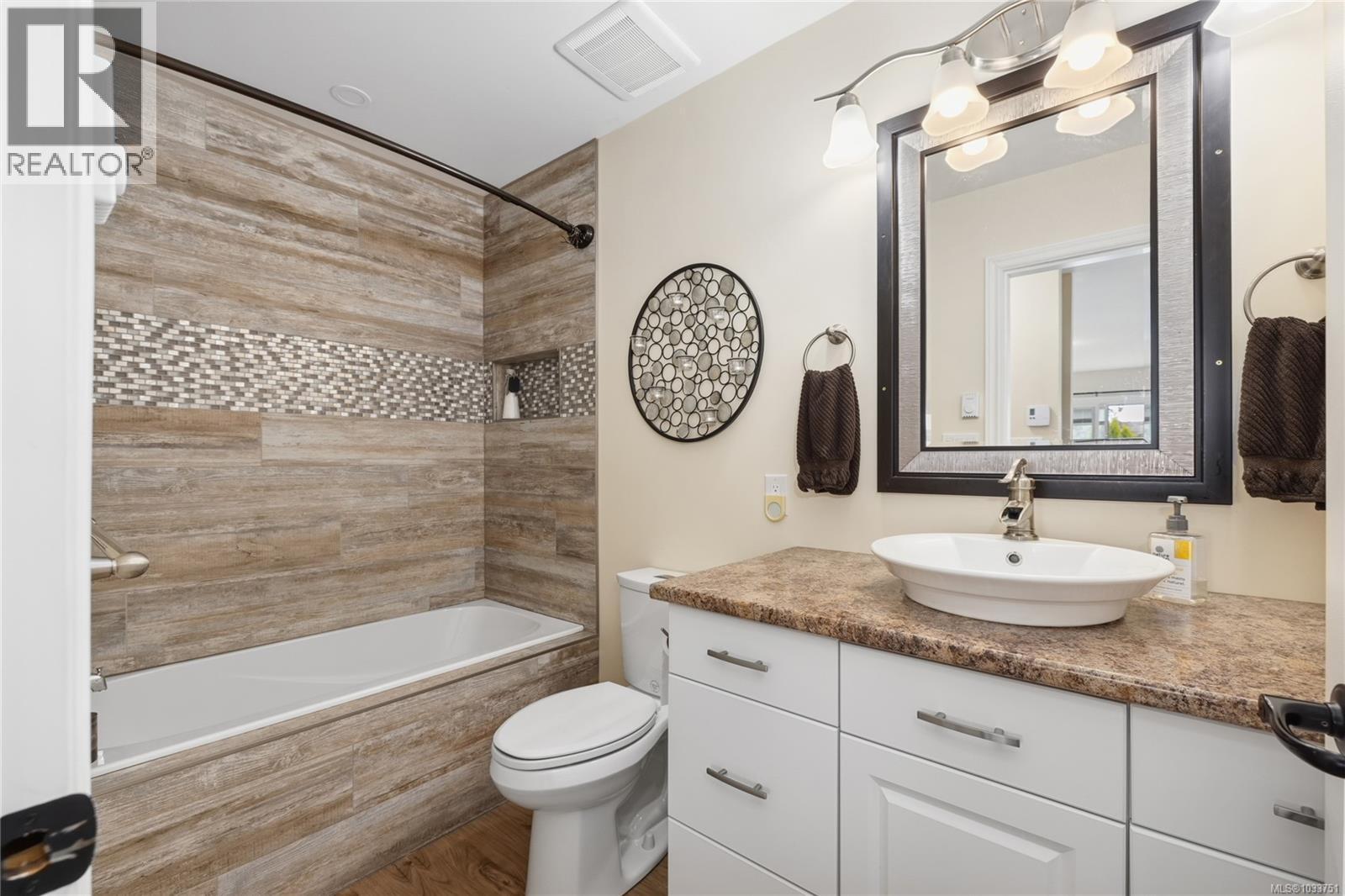 E 5784 Lakes Rd, Duncan